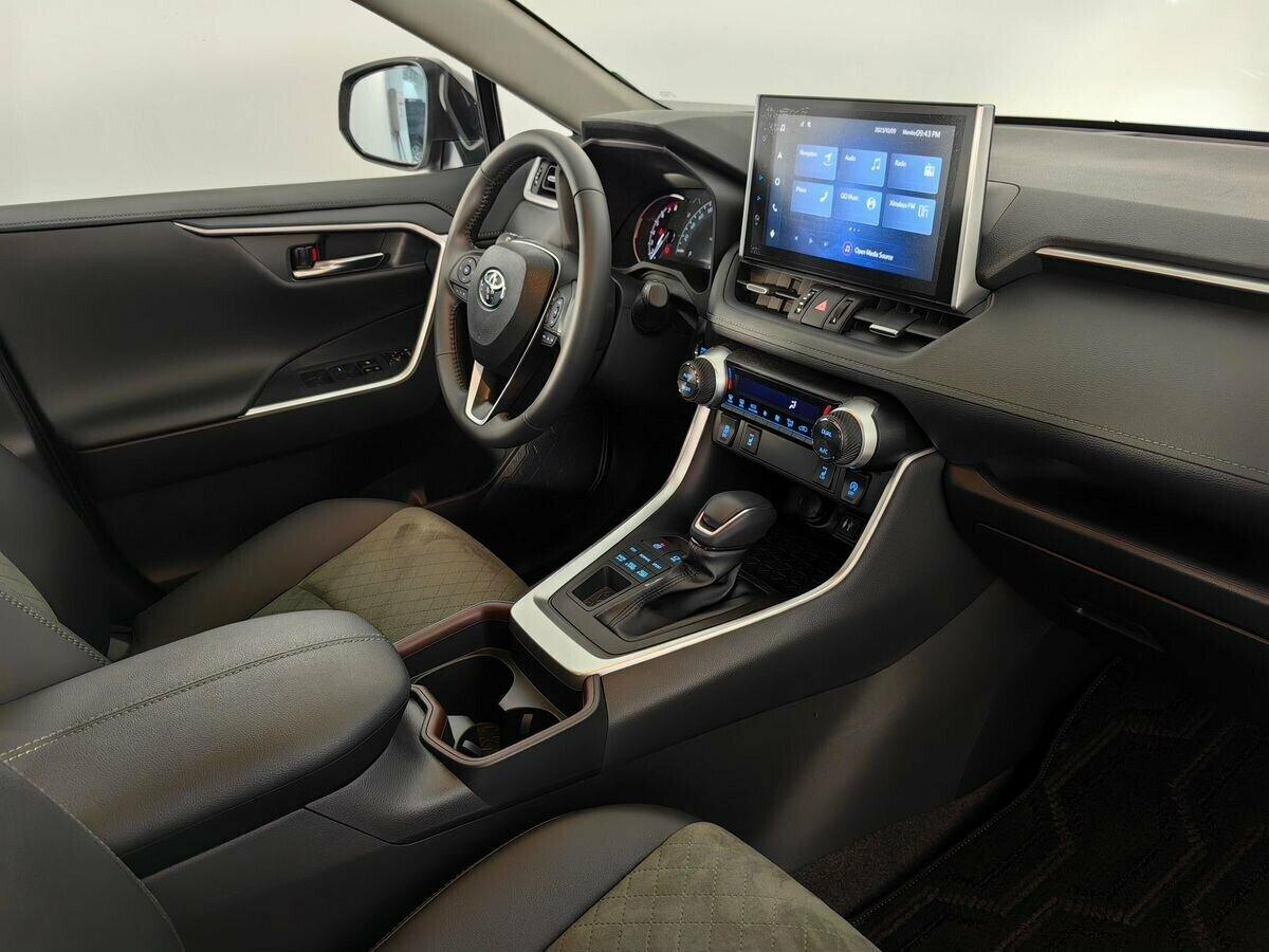 Toyota RAV4 2022, белый