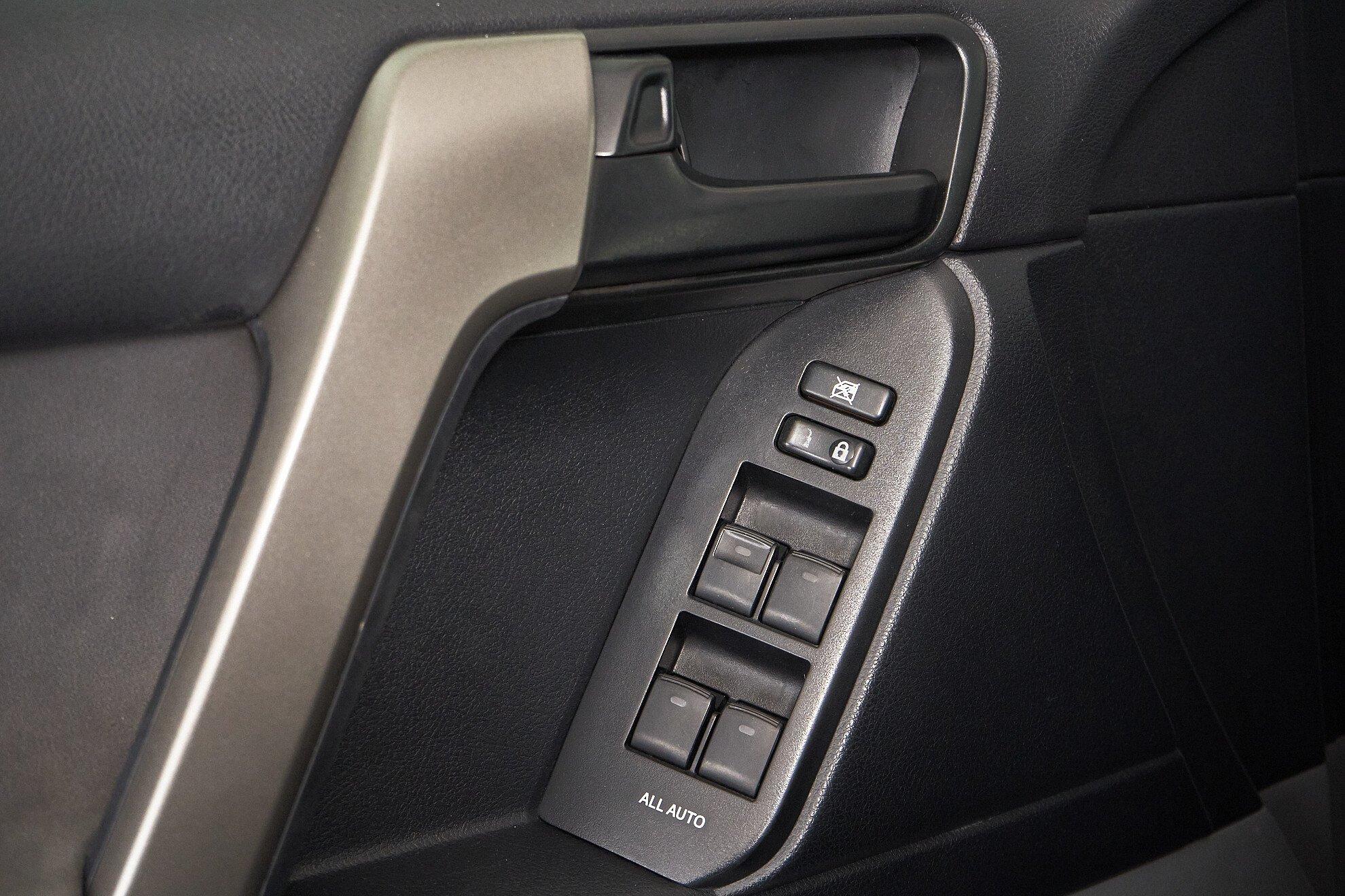 Toyota Land Cruiser Prado 2010, серебряный
