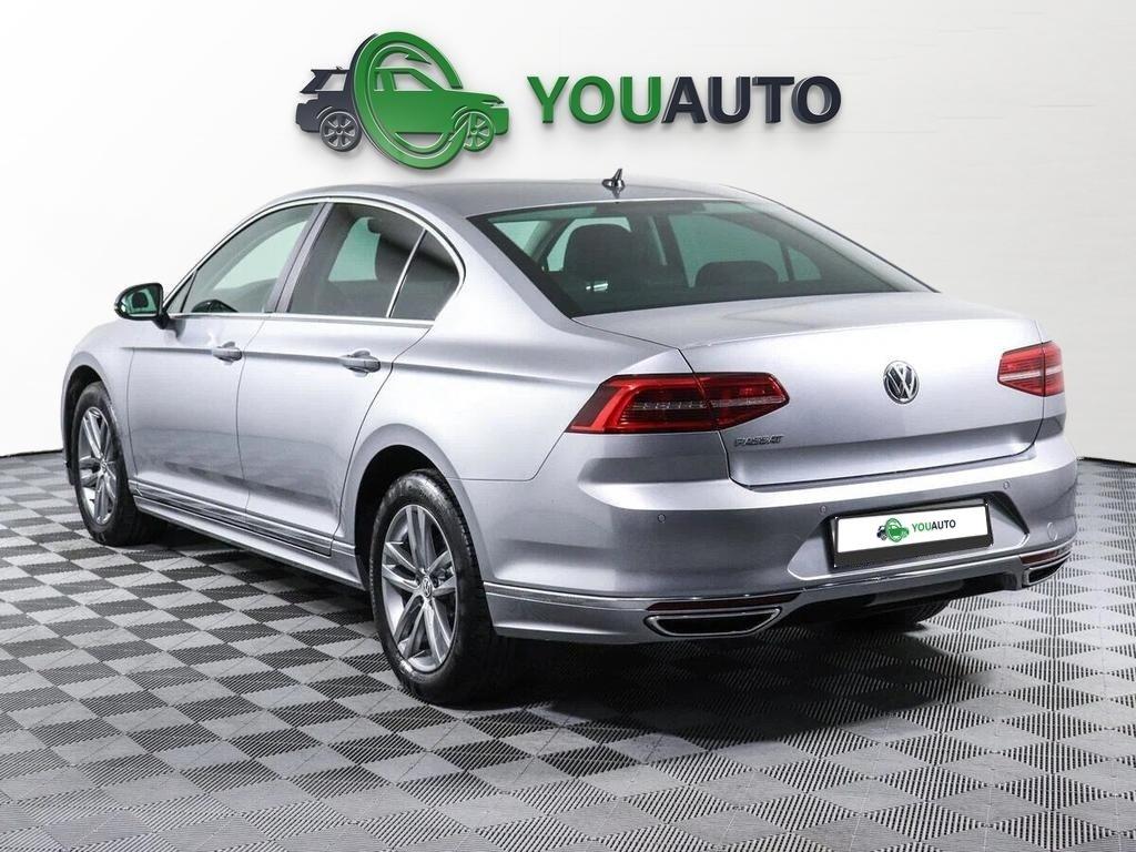 Volkswagen Passat 2018, серебряный