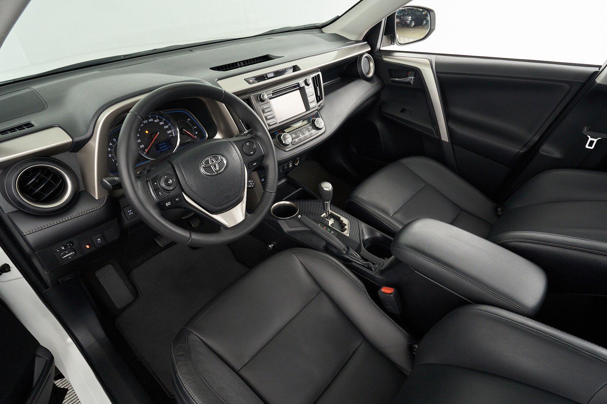 Toyota RAV4 2013, белый