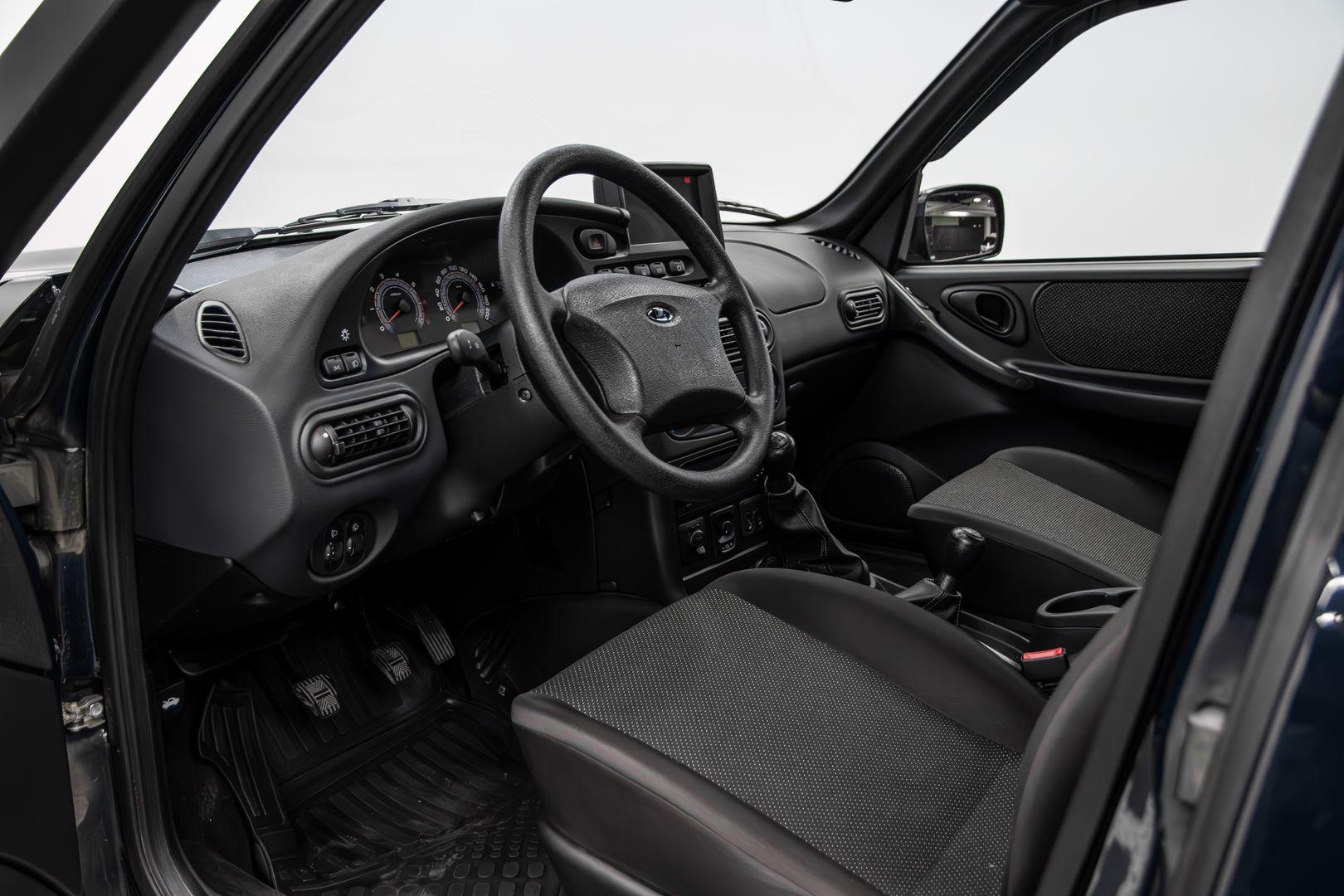 LADA (ВАЗ) Niva 2024, зеленый