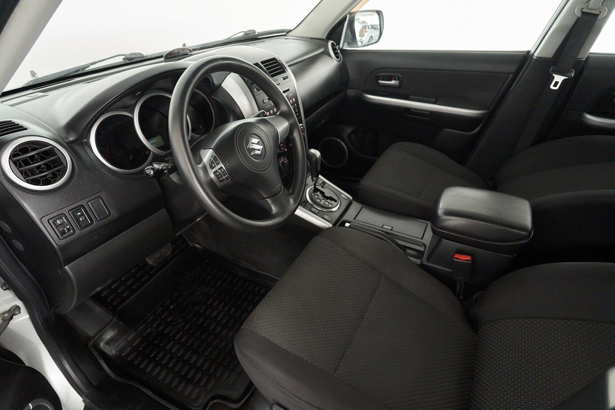 Suzuki Grand Vitara 2011, серебряный