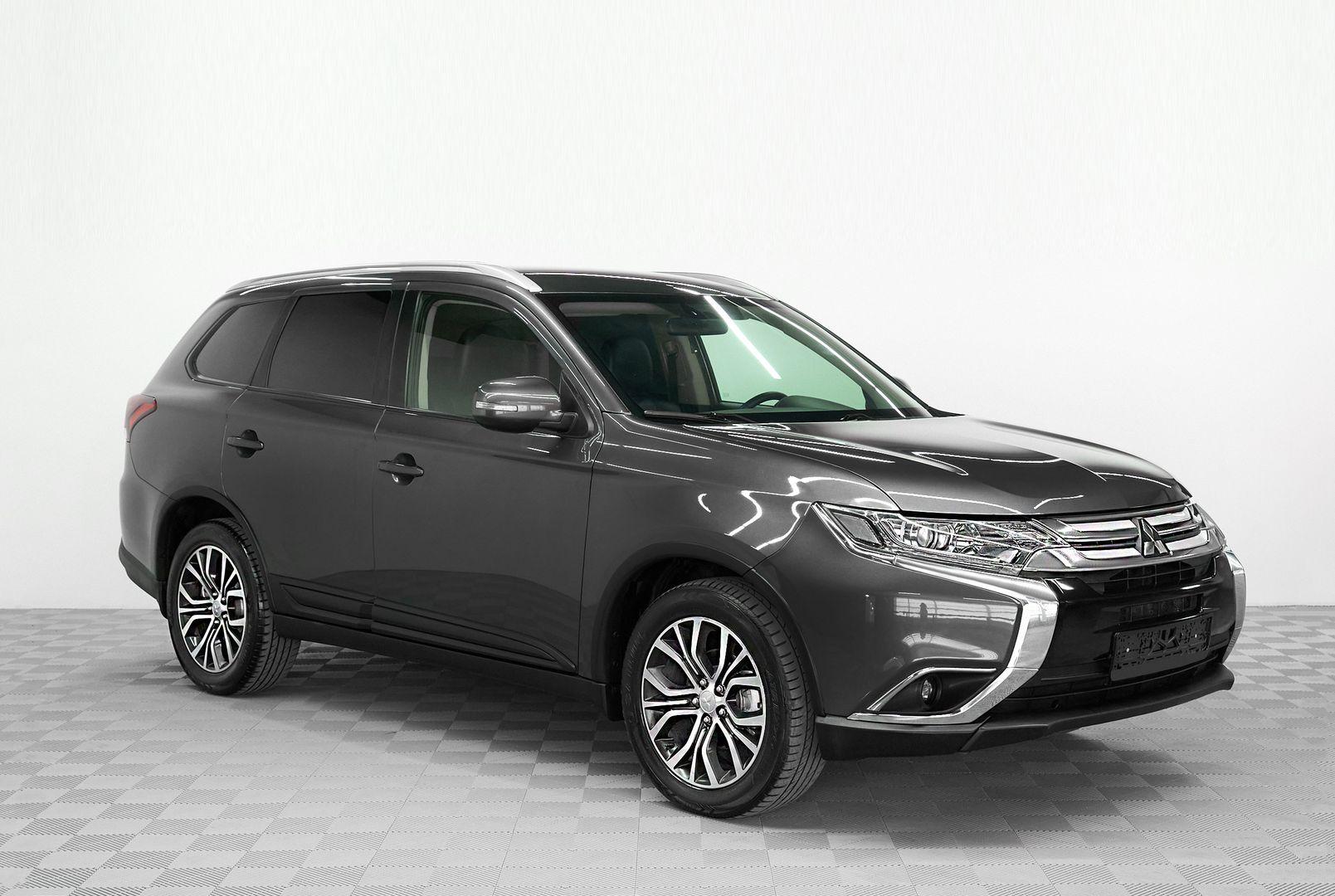 Mitsubishi Outlander 2018, серый