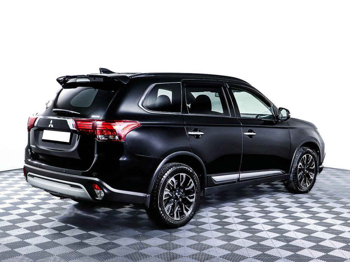 Mitsubishi Outlander 2022, черный