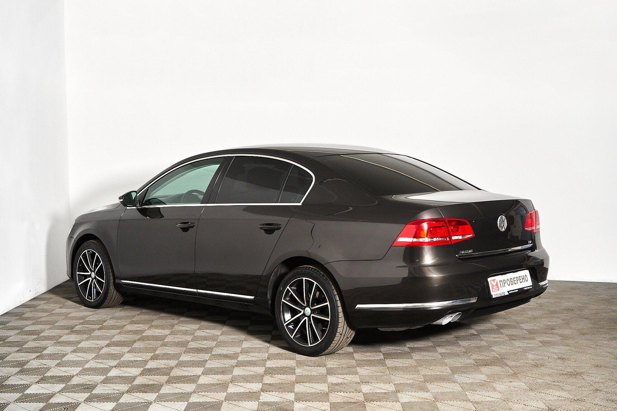 Volkswagen Passat 2011, серый