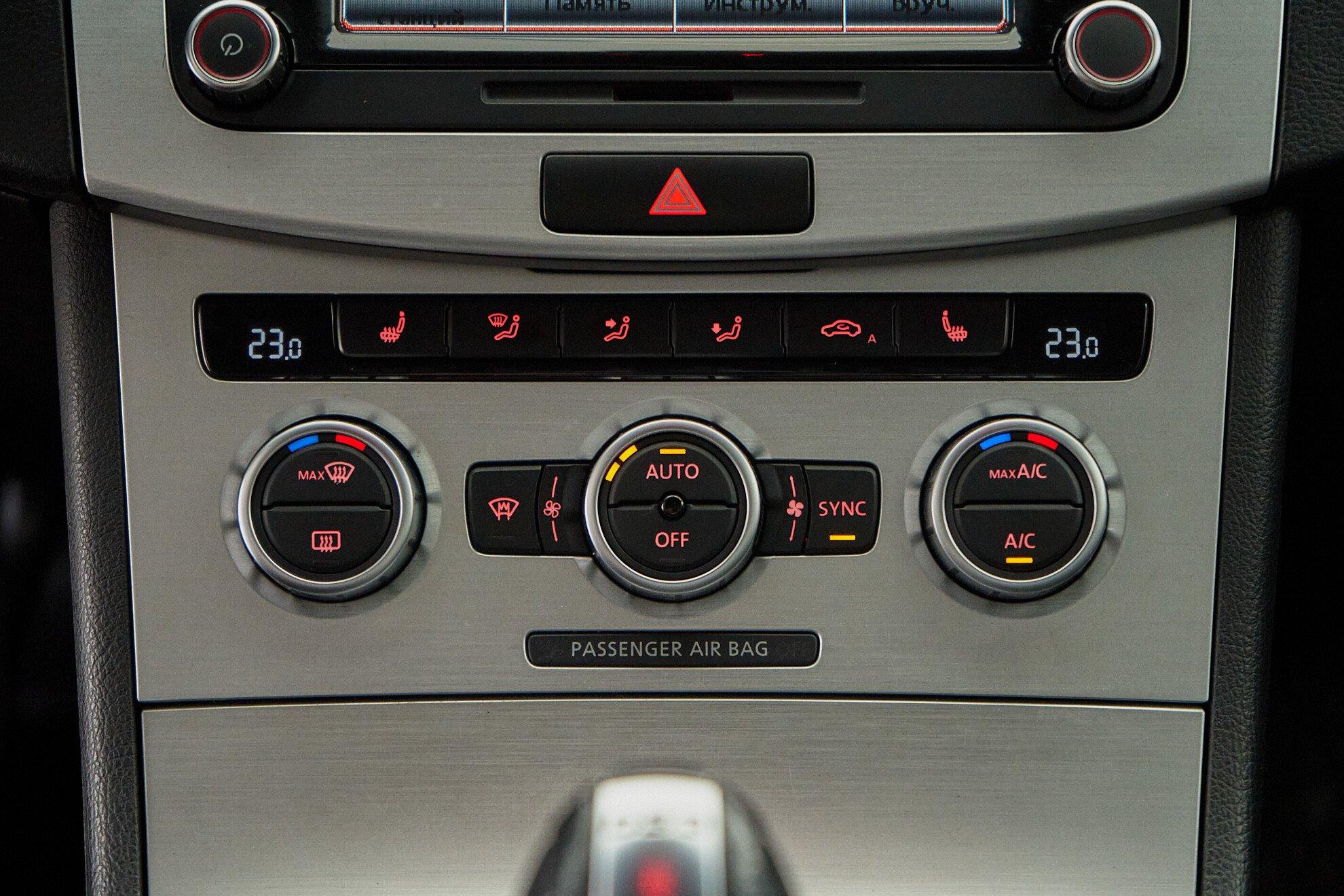 Volkswagen Passat CC 2013, белый