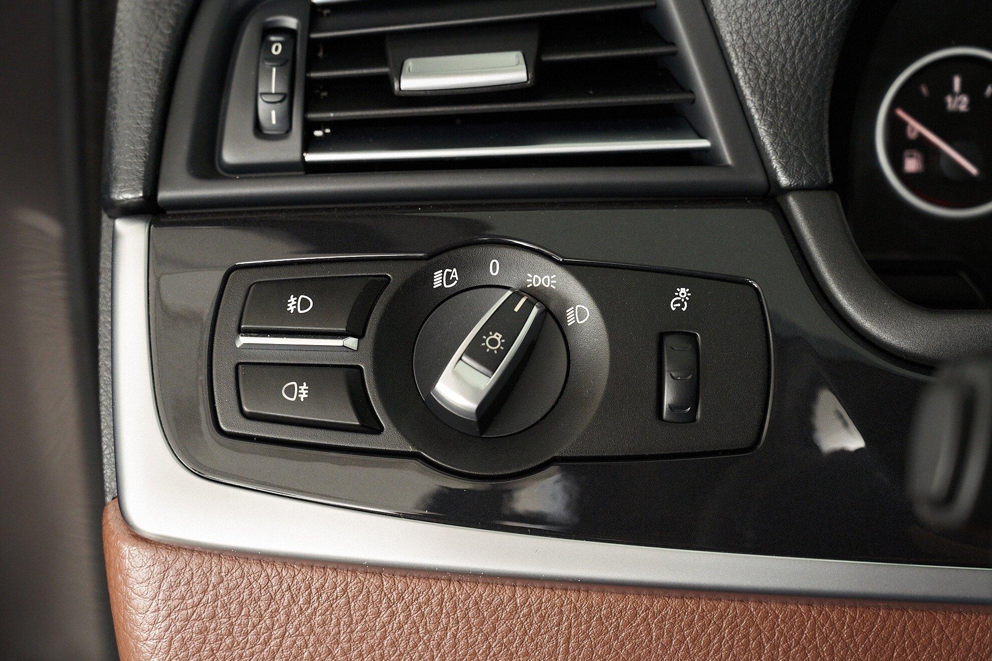 BMW 5 серии 2012, бежевый