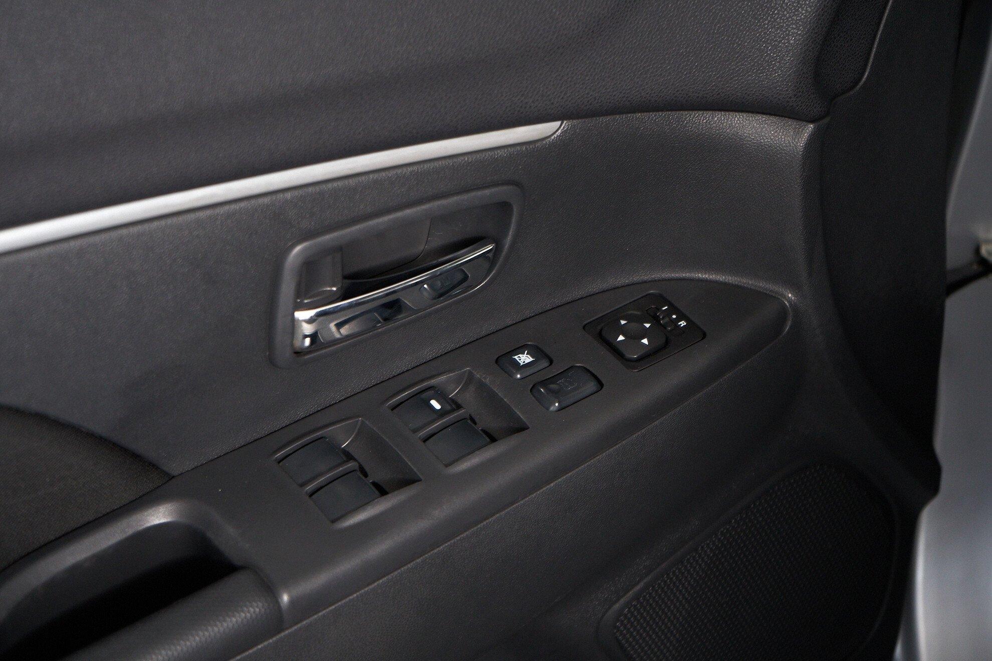 Mitsubishi ASX 2012, серебряный