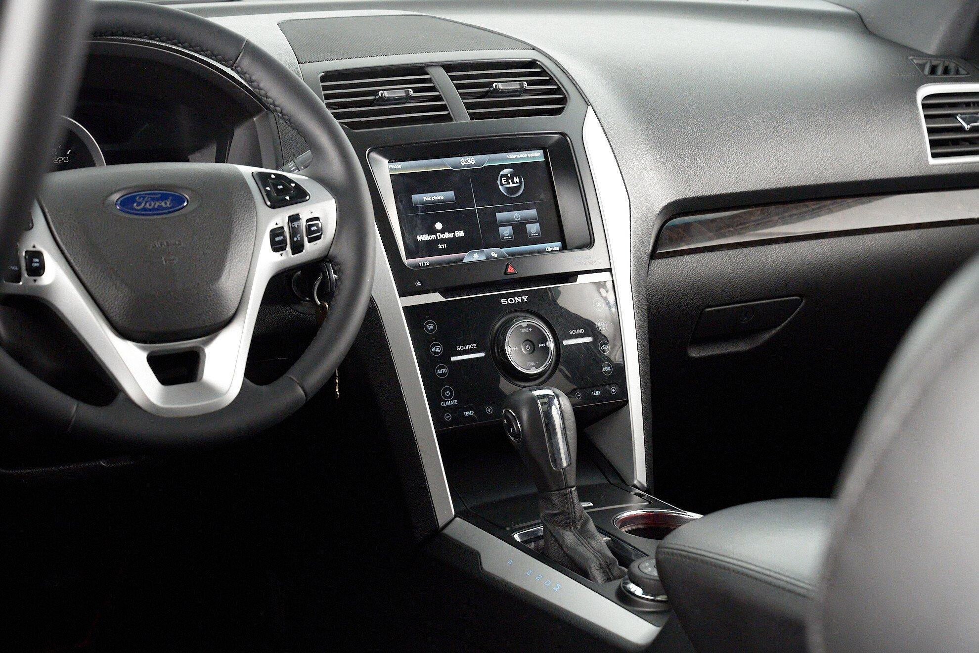 Ford Explorer 2012, серебряный