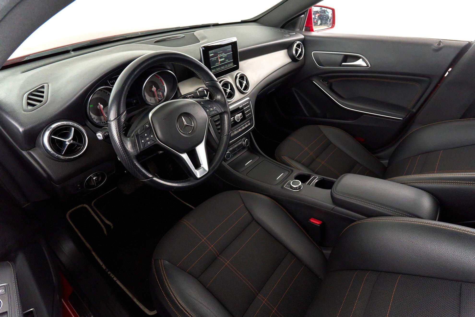 Mercedes-Benz CLA 2014, красный
