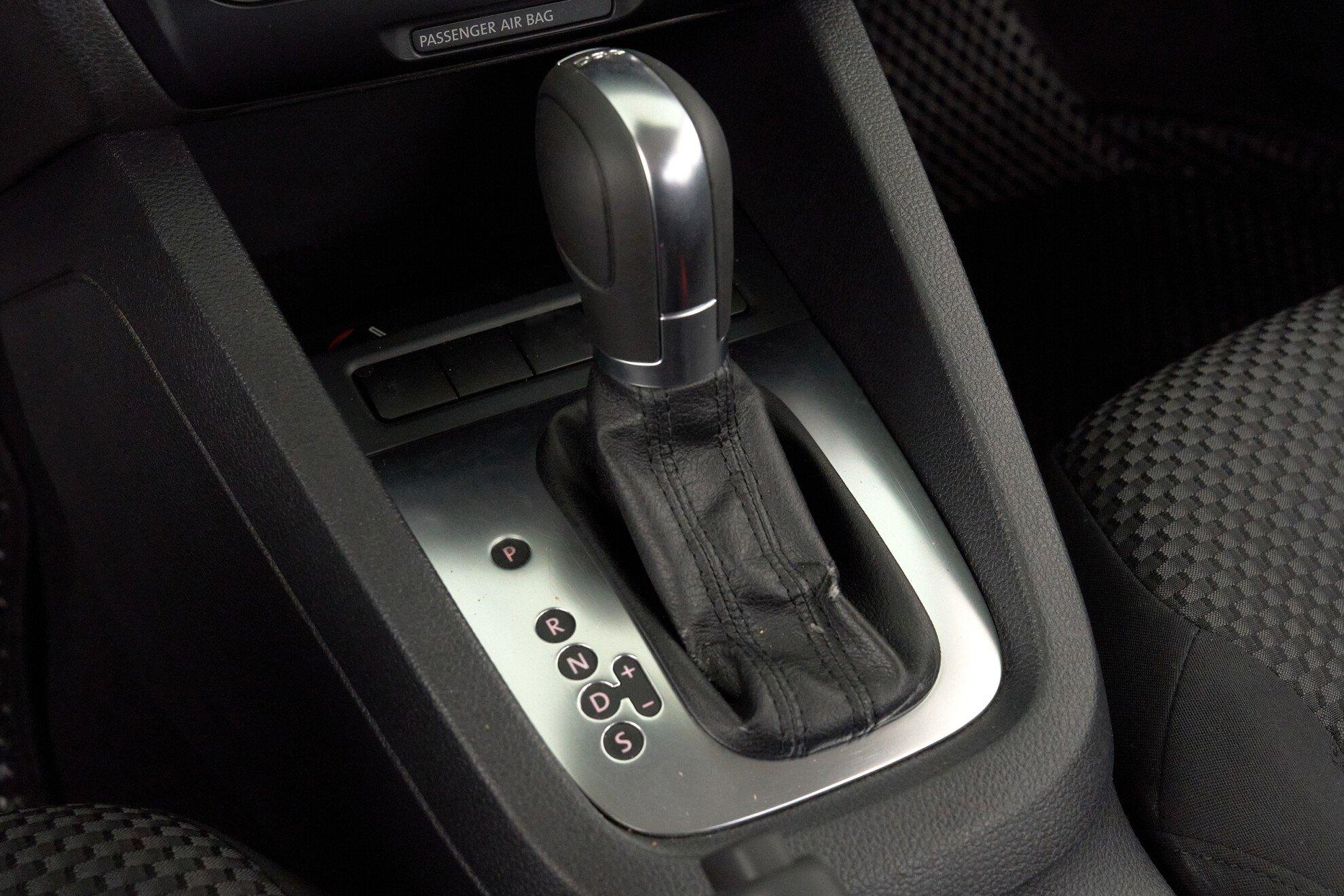 Volkswagen Jetta 2012, черный