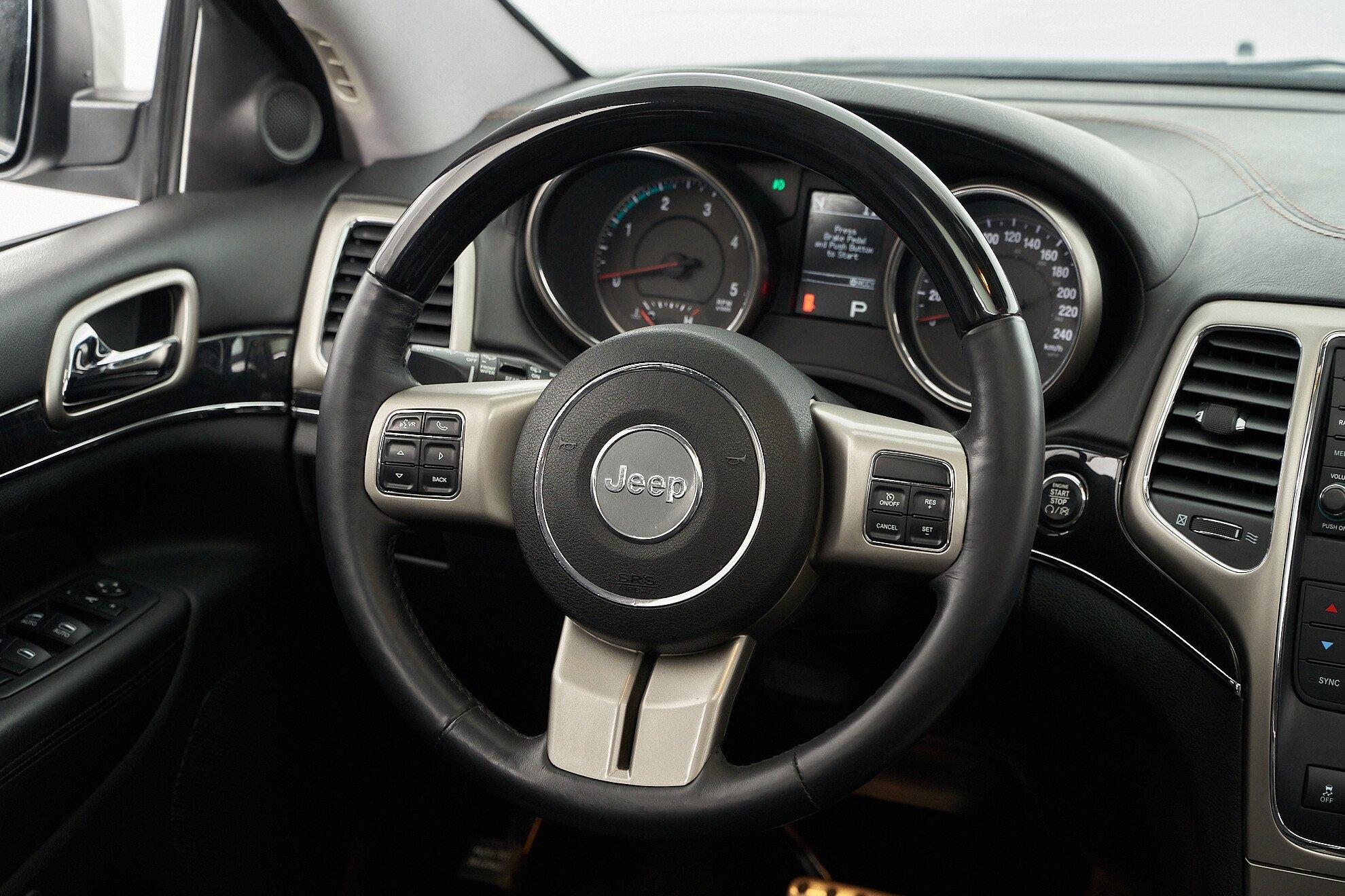 Jeep Grand Cherokee 2012, белый