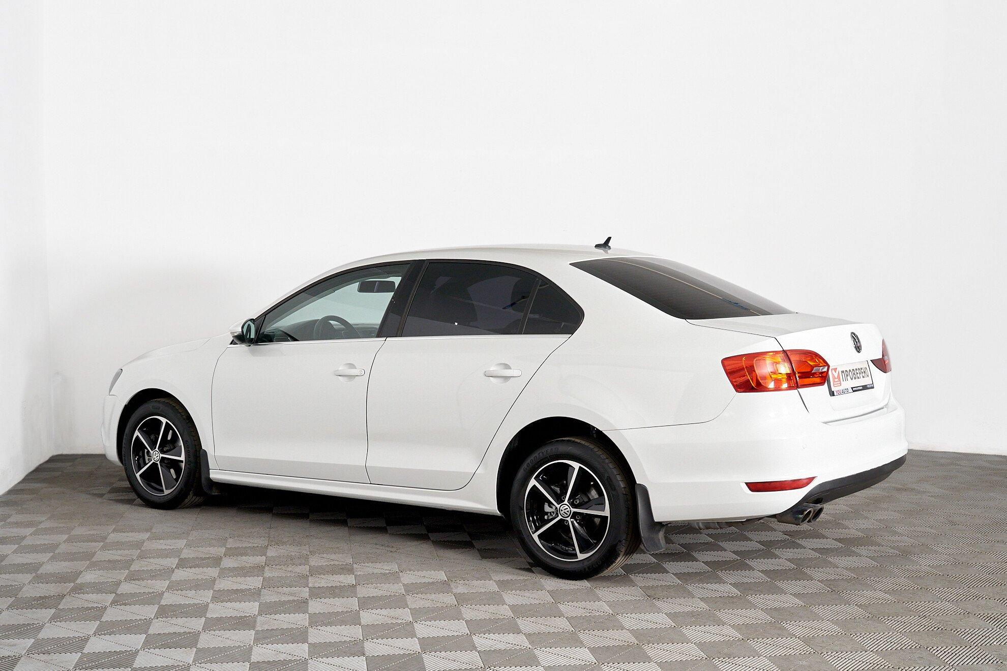 Volkswagen Jetta 2014, белый