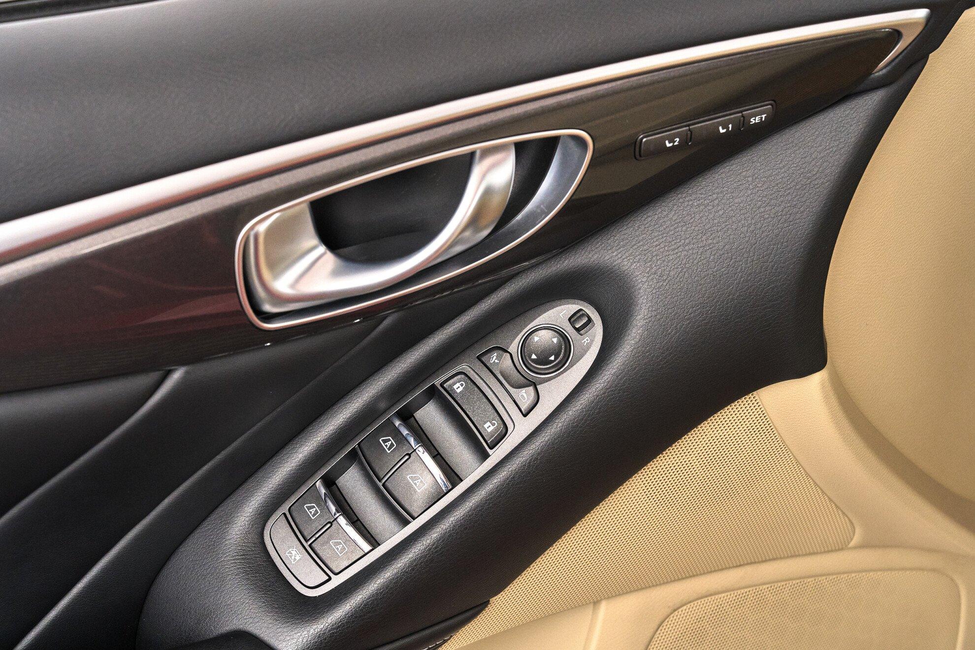 Infiniti Q50 2016, красный