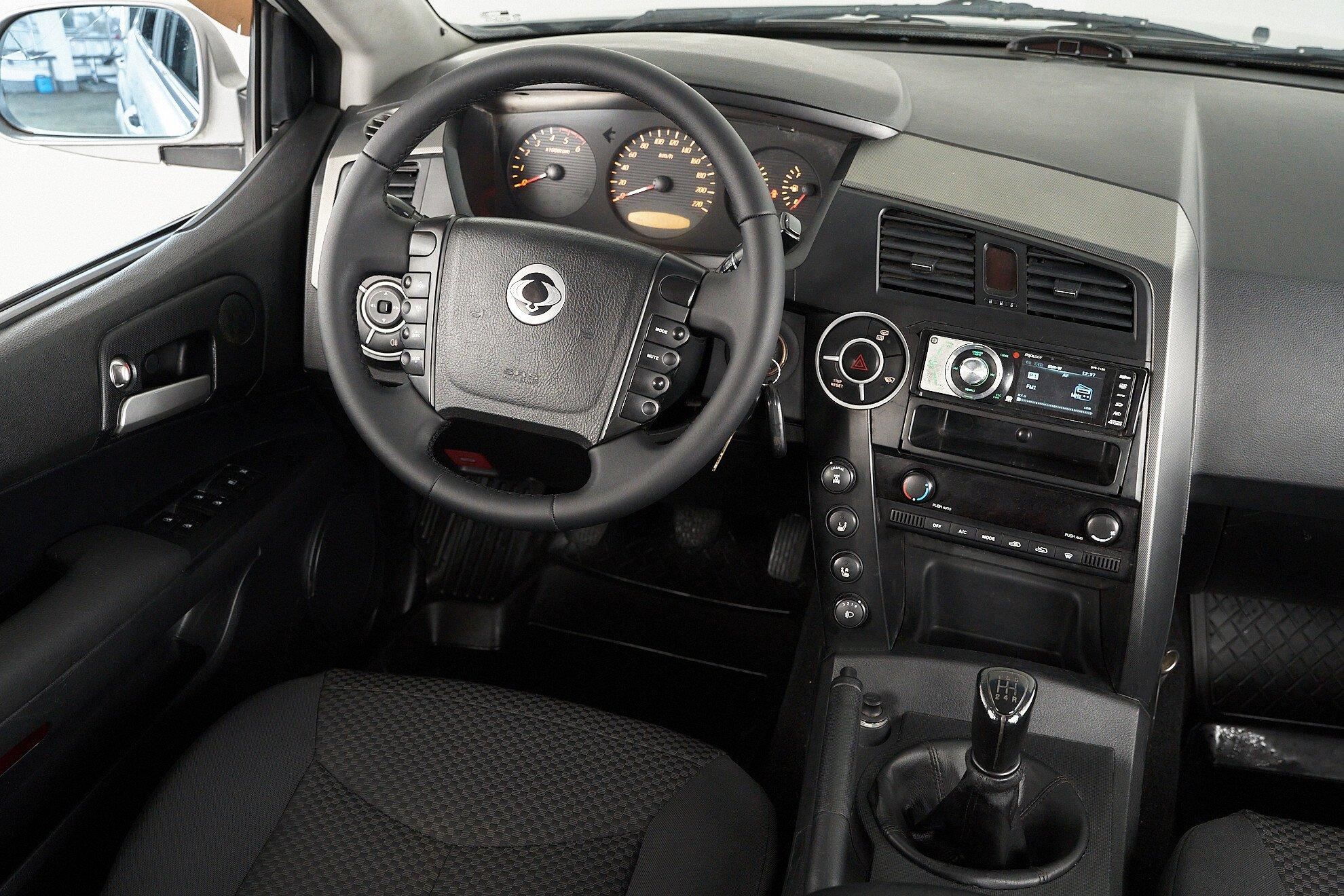 SsangYong Kyron 2013, серебряный