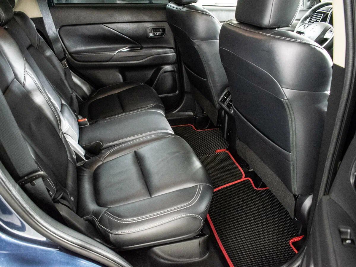 Mitsubishi Outlander 2020, синий