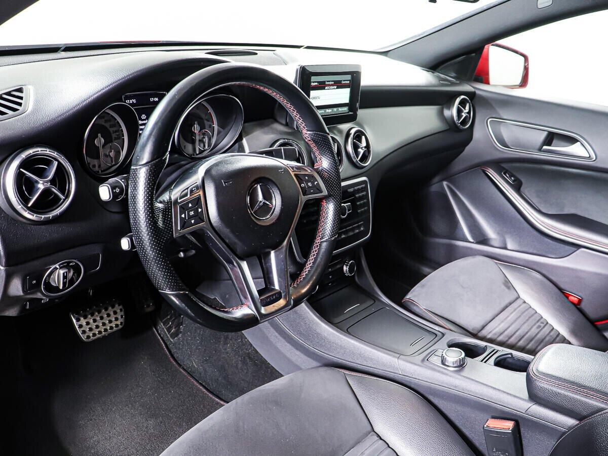 Mercedes-Benz CLA 2015, красный