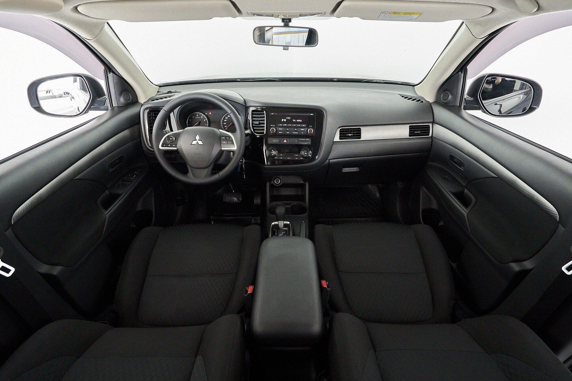 Mitsubishi Outlander 2013, черный