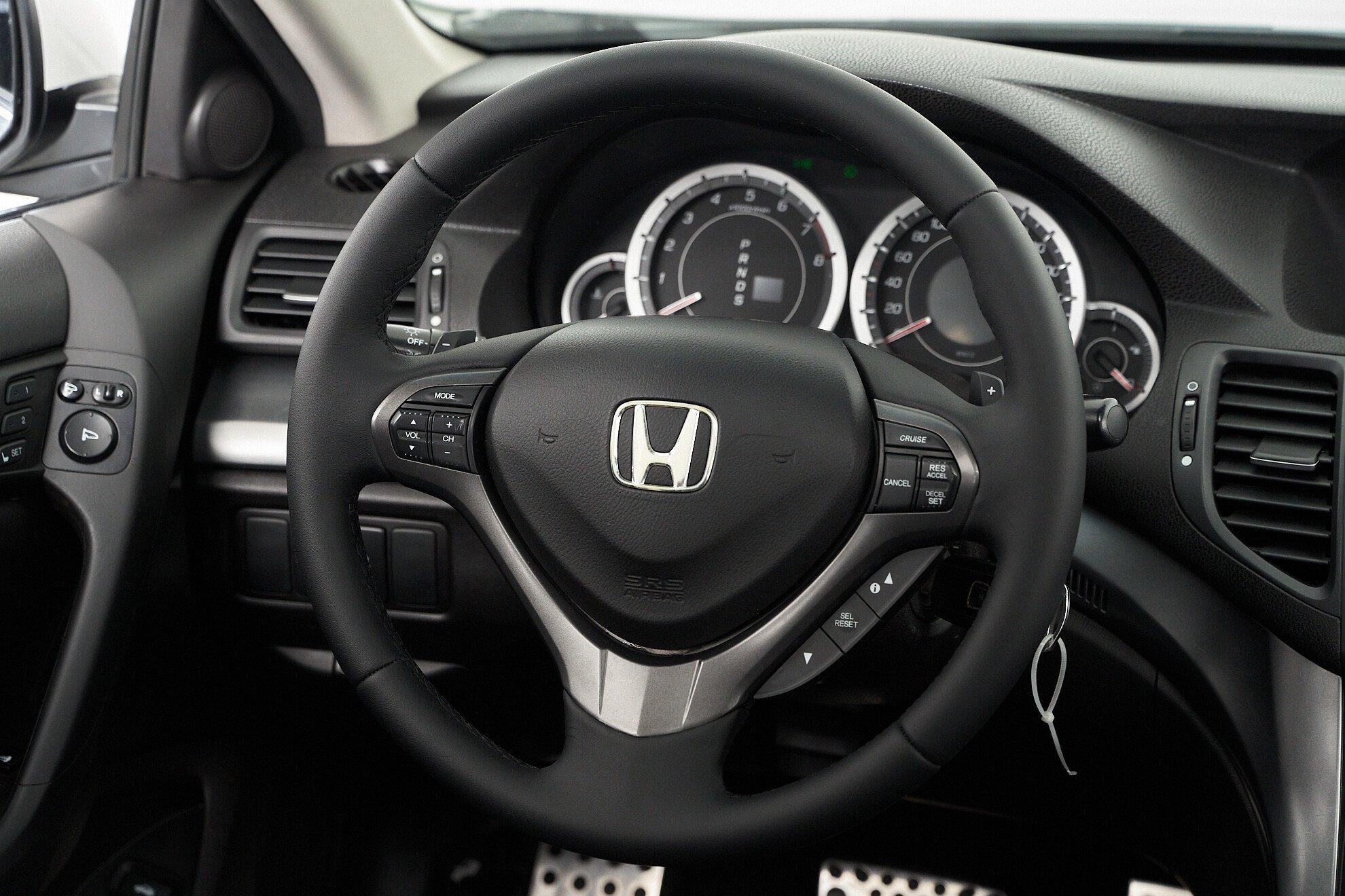 Honda Accord 2012, белый