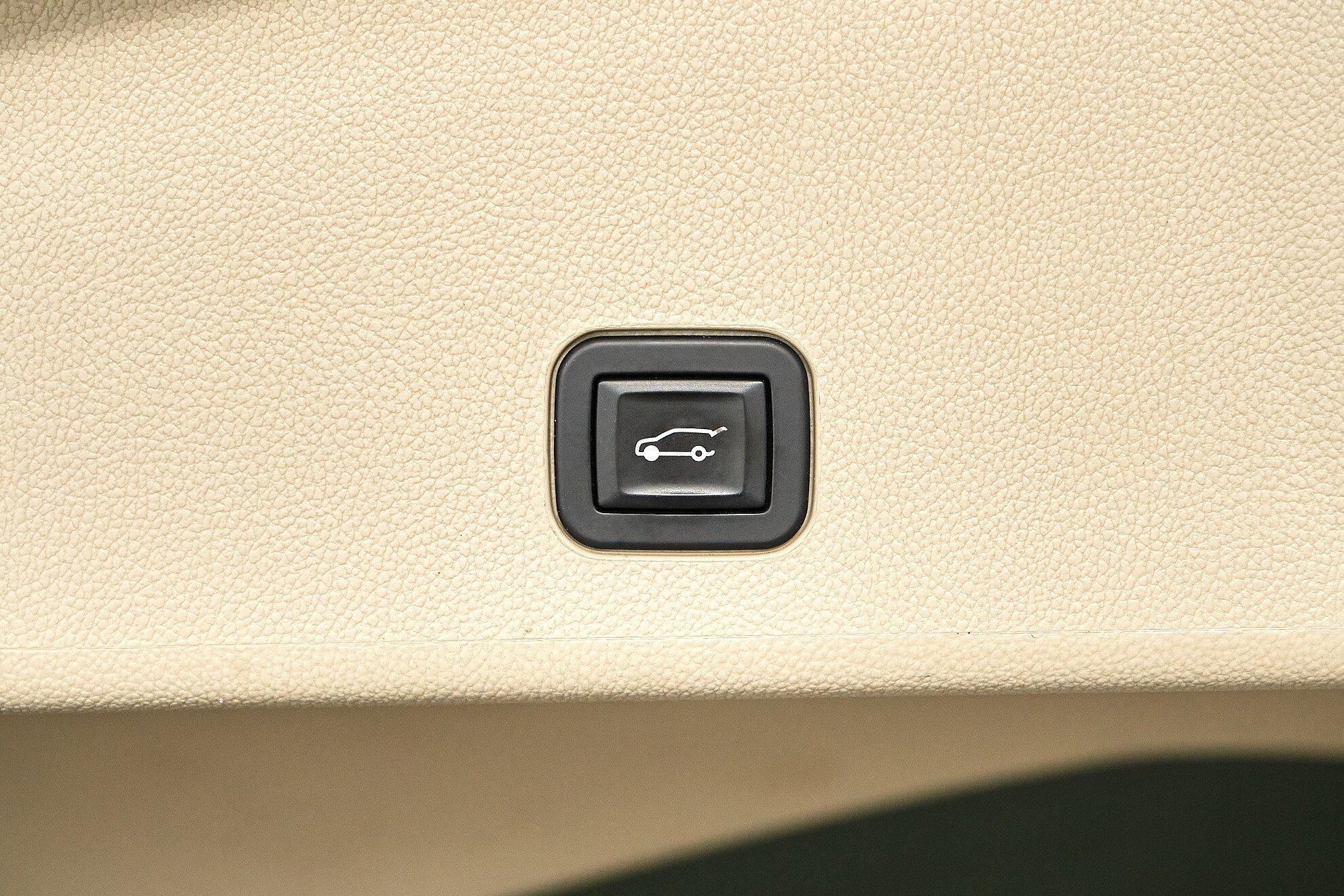 Cadillac SRX 2010, черный