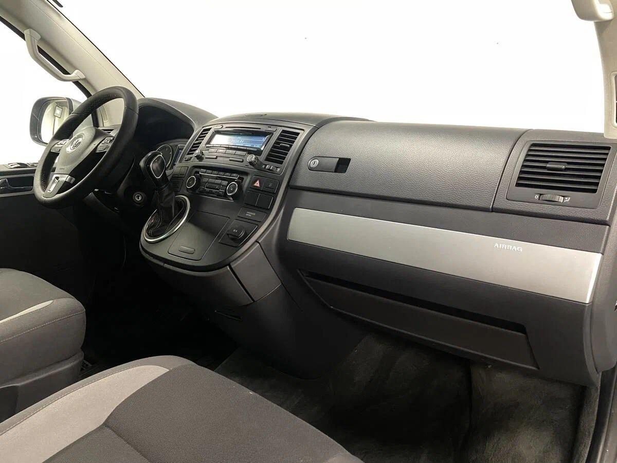 Volkswagen Multivan 2013, серый