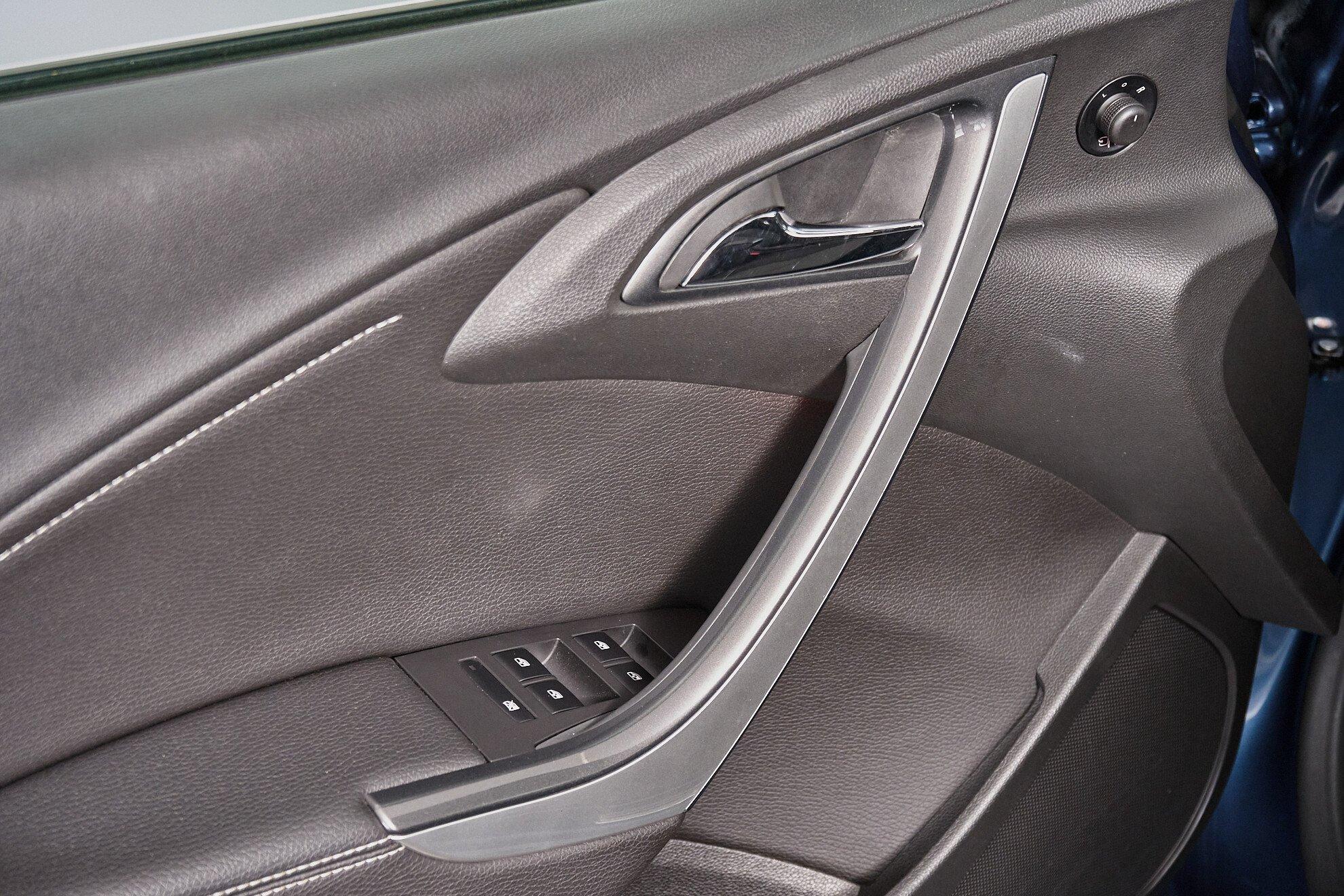 Opel Astra 2013, синий