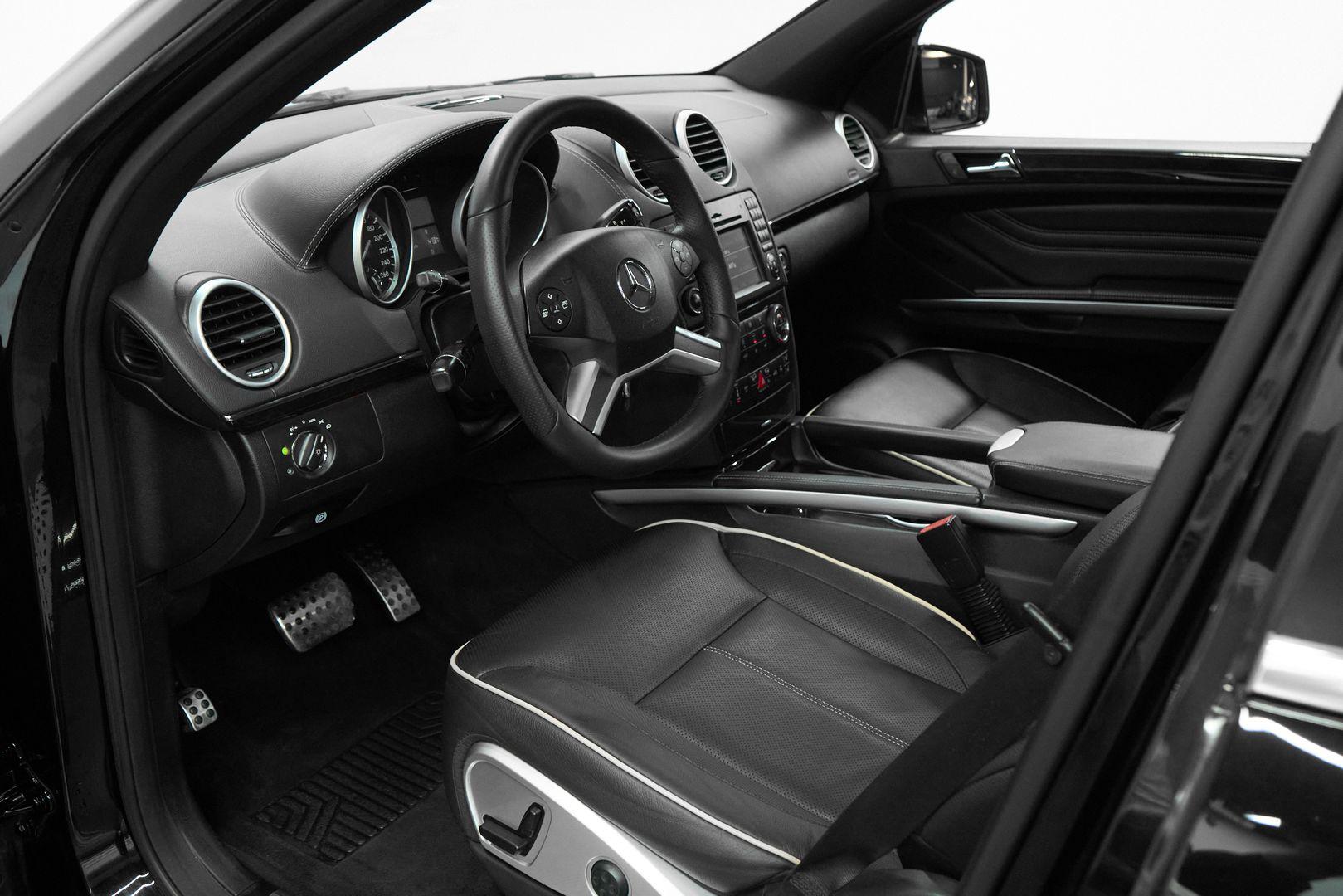 Mercedes-Benz M-Класс 2010, черный