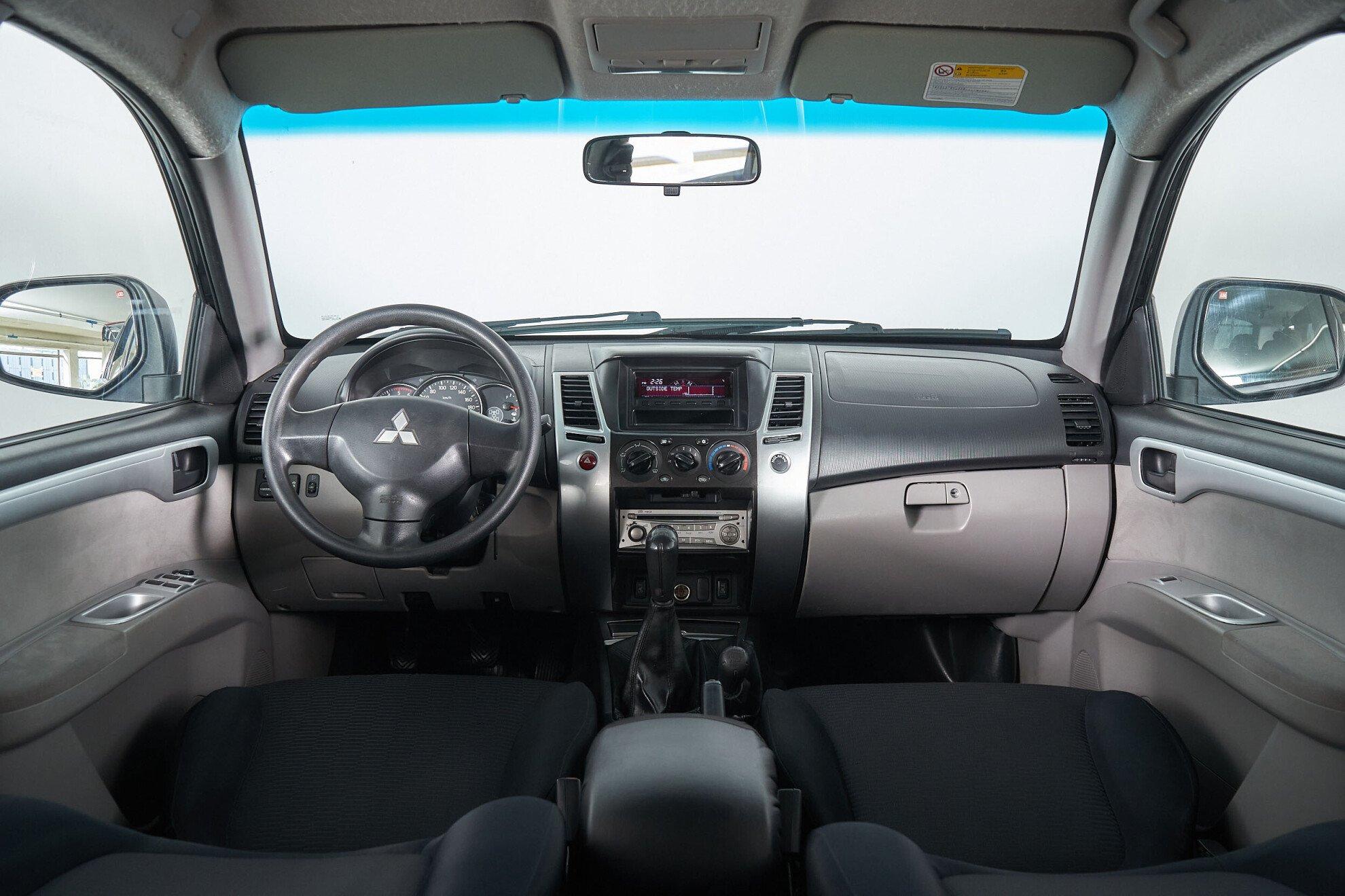 Mitsubishi Pajero Sport 2012, черный