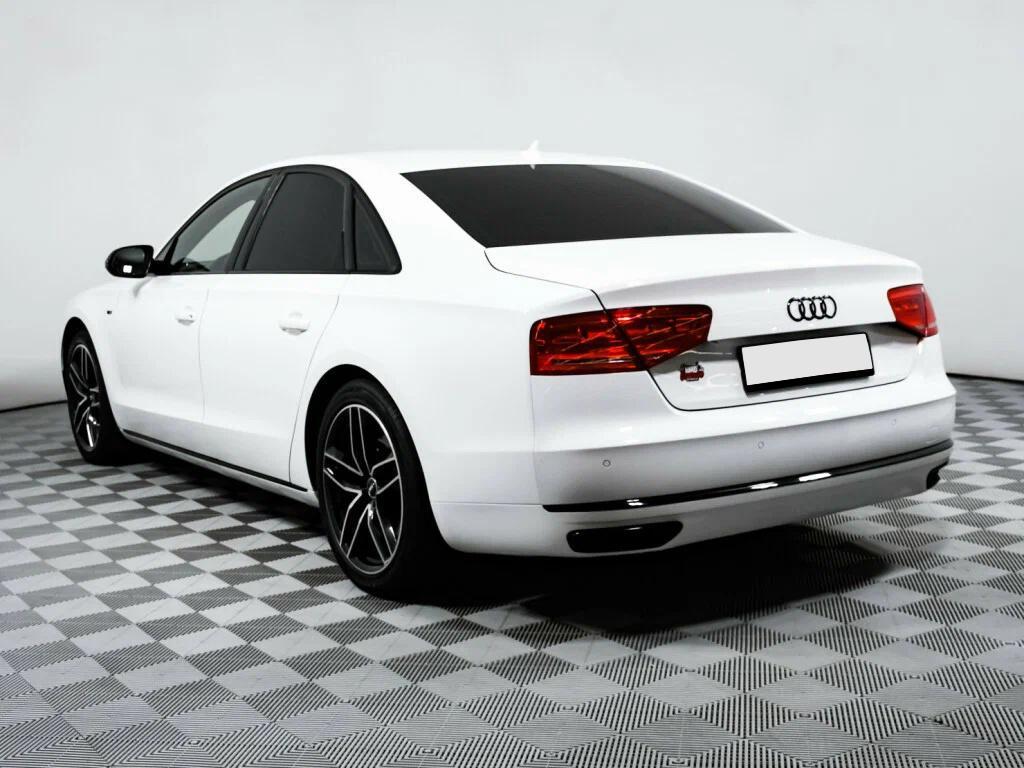 Audi A8 2014, белый