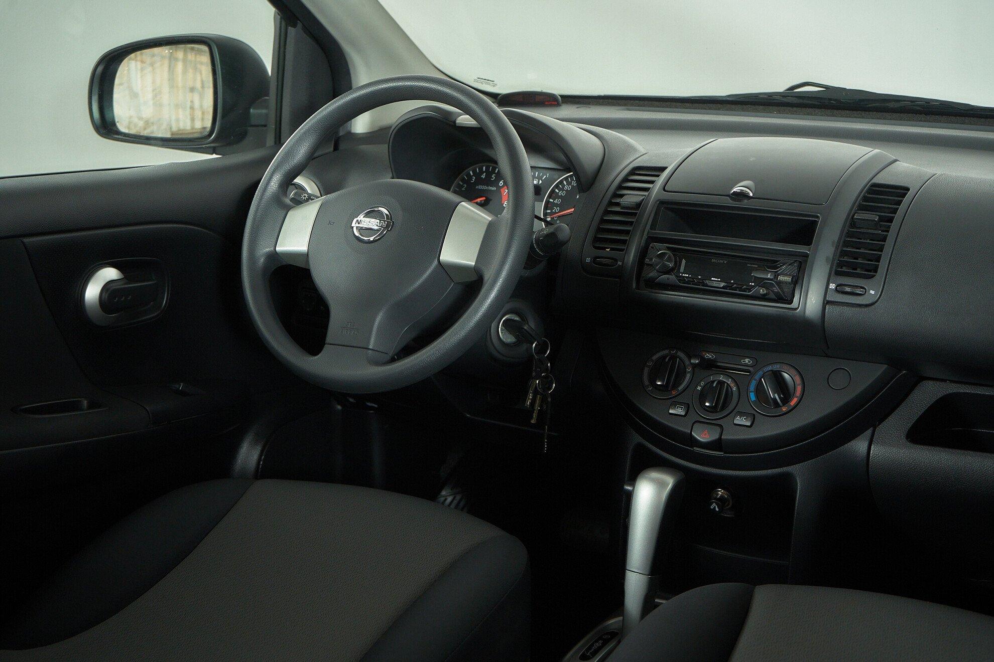 Nissan Note 2013, серый