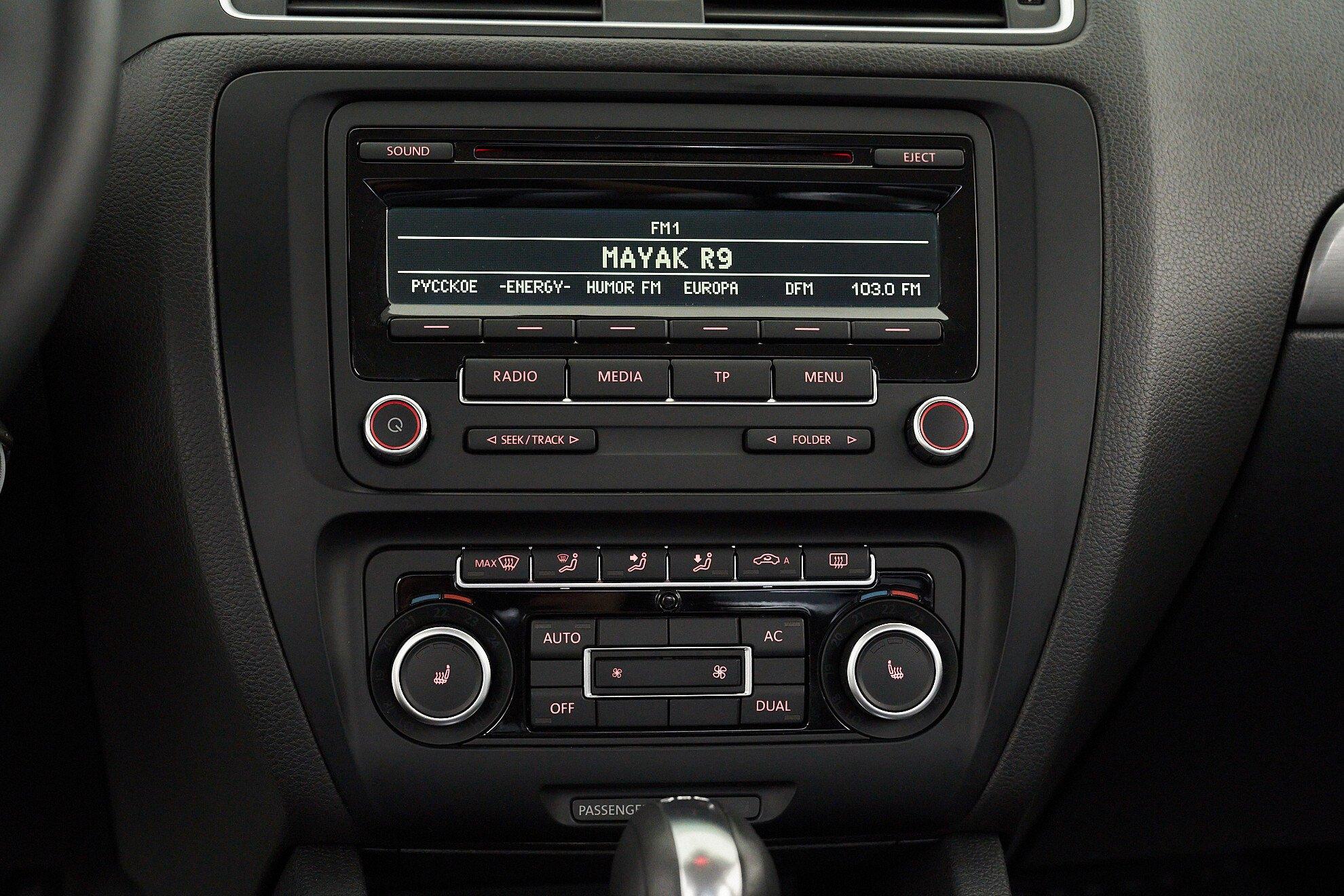Volkswagen Jetta 2011, белый