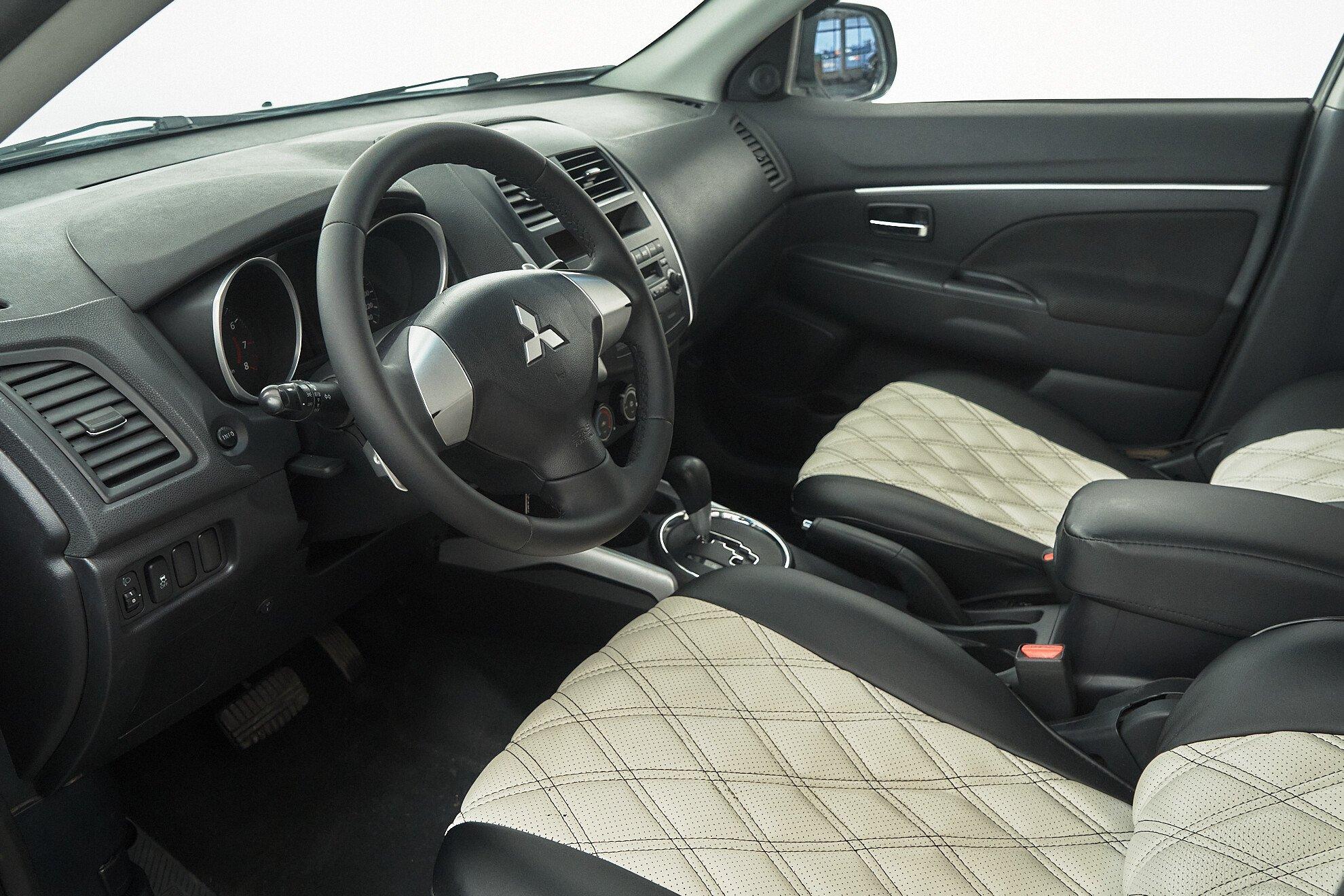 Mitsubishi ASX 2010, белый