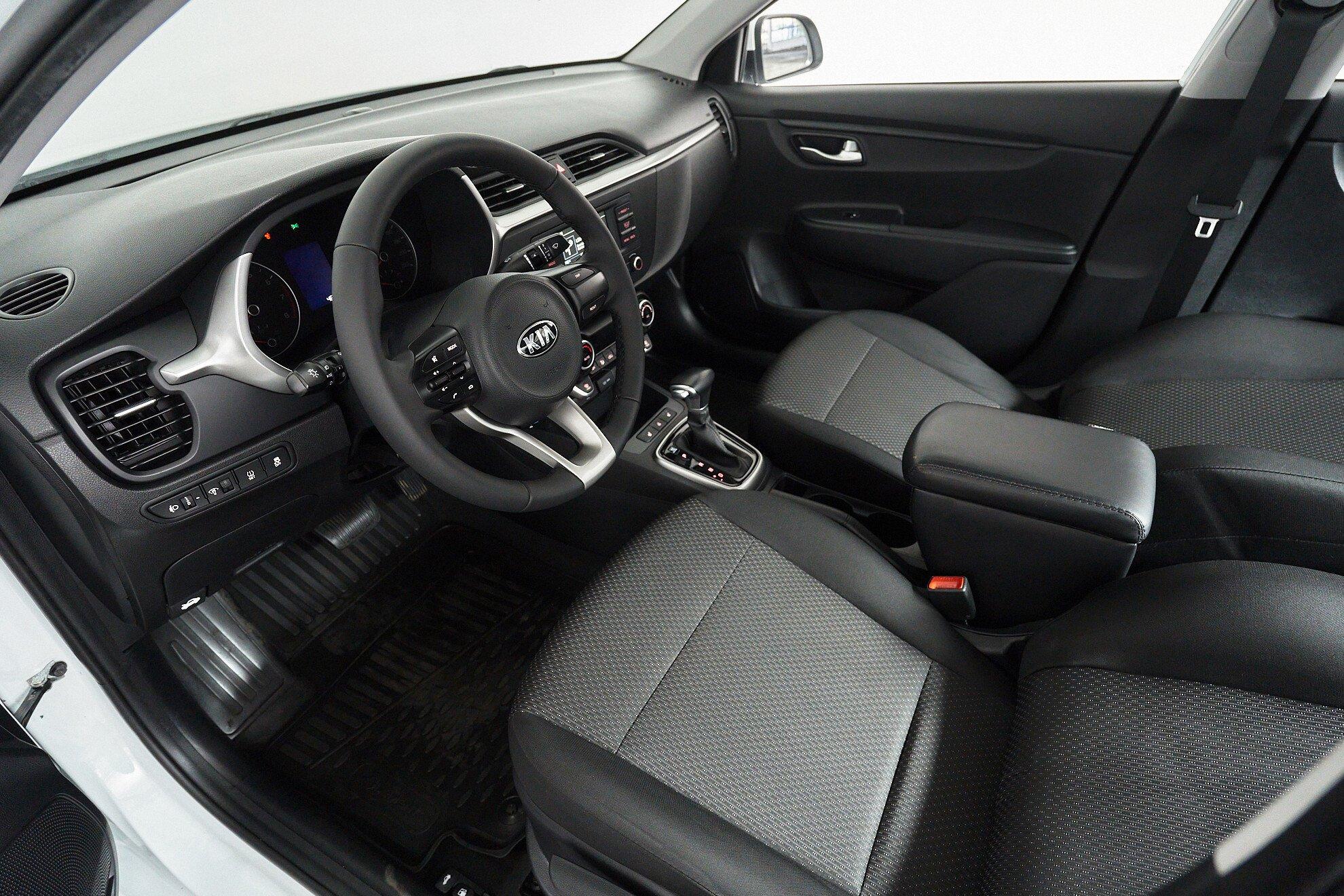 Kia Rio 2021, белый