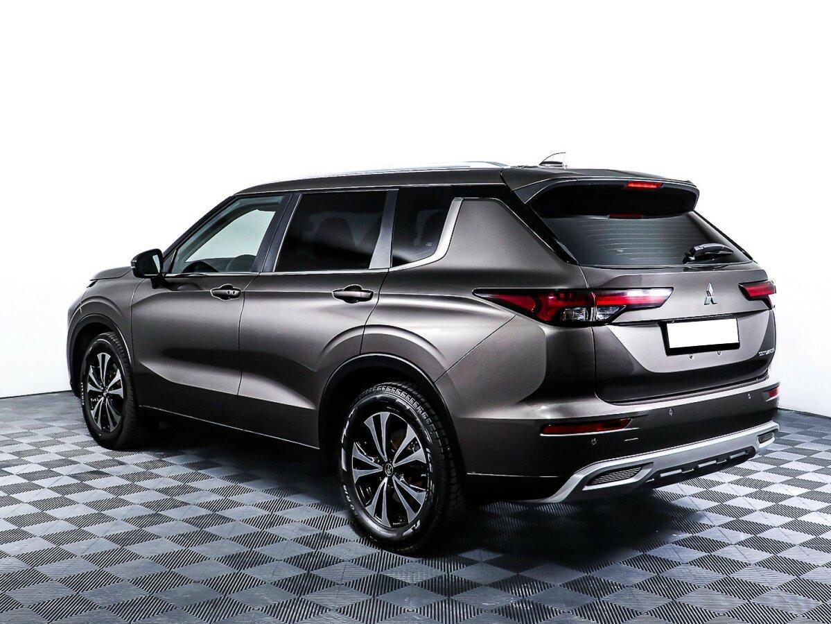 Mitsubishi Outlander 2023, коричневый