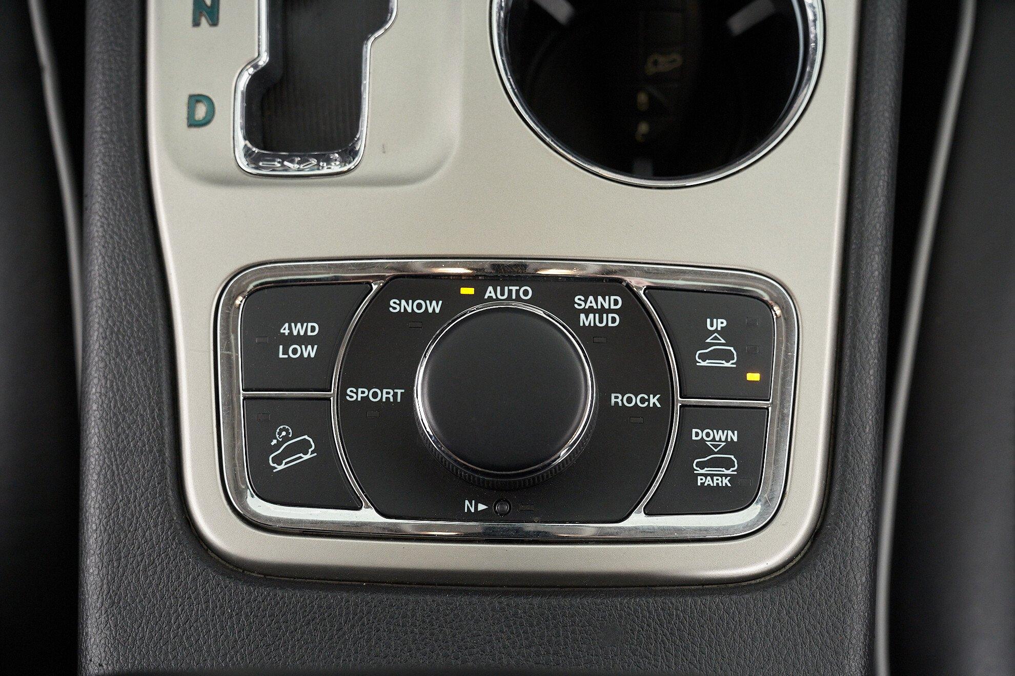 Jeep Grand Cherokee 2010, черный