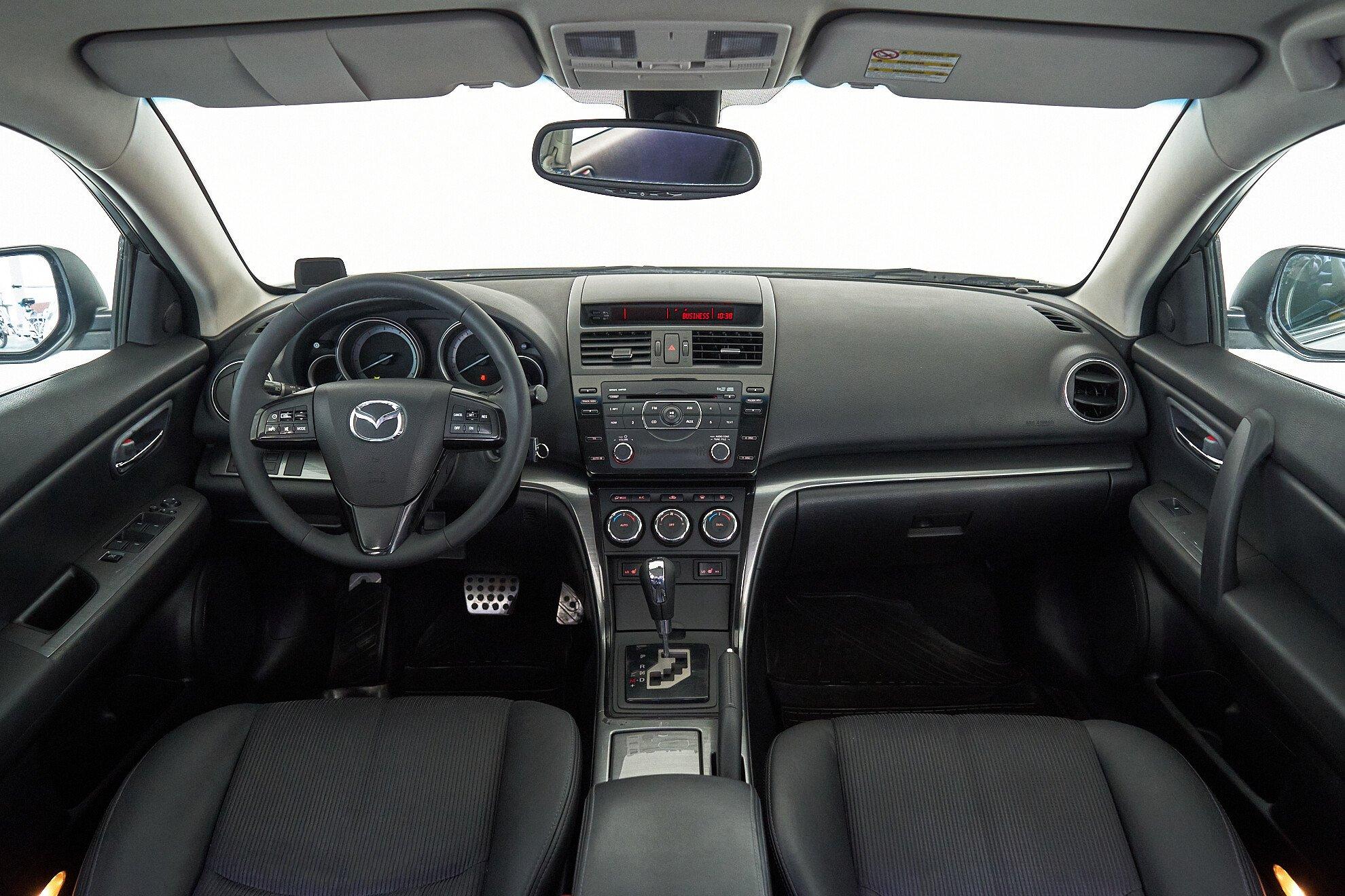 Mazda 6 2010, белый