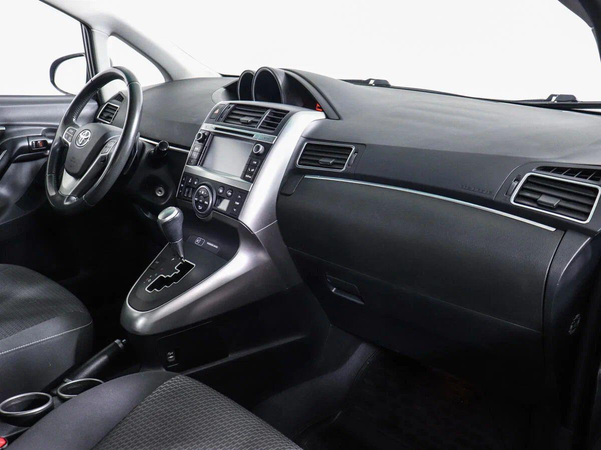 Toyota Verso 2013, серый