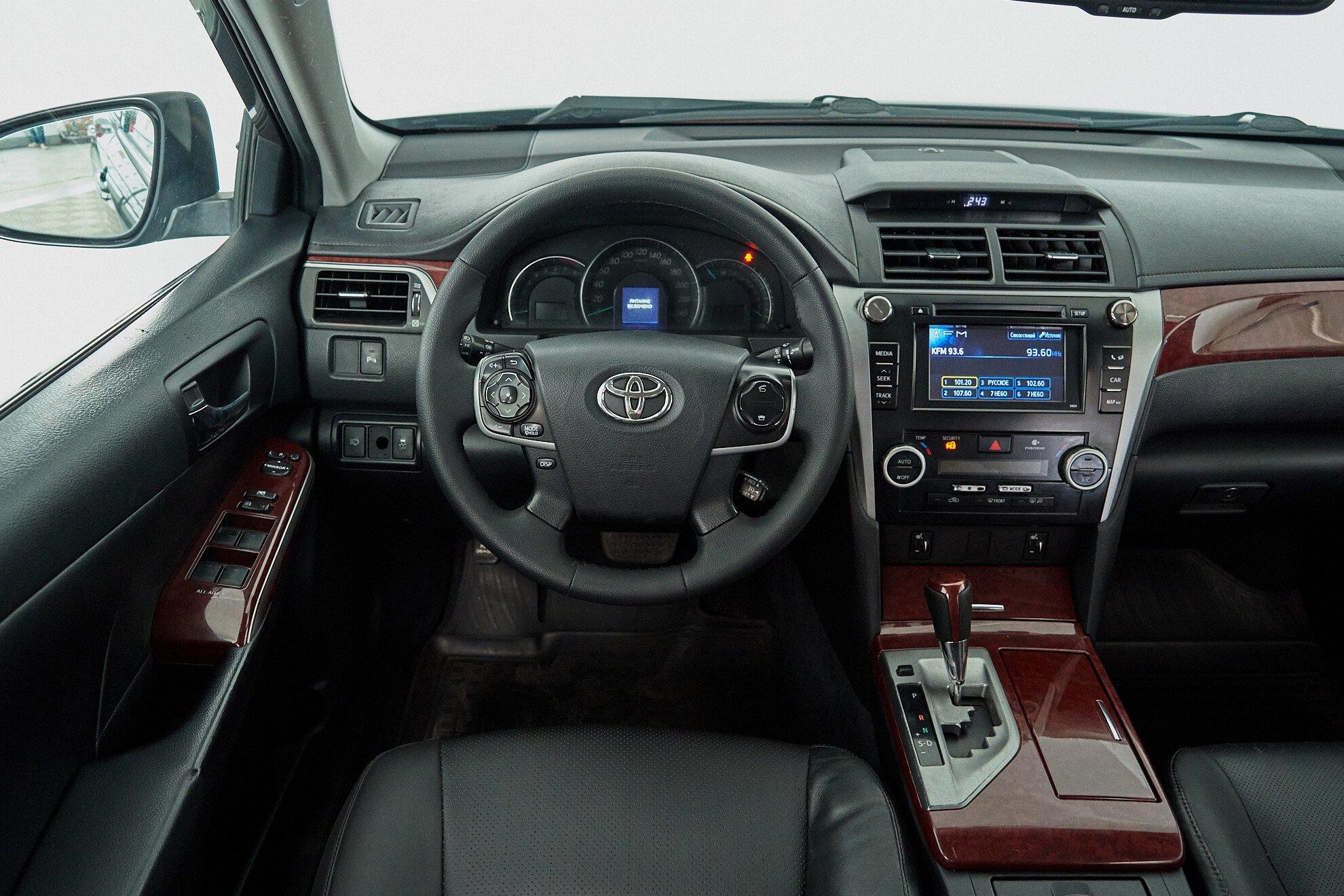 Toyota Camry 2013, серый