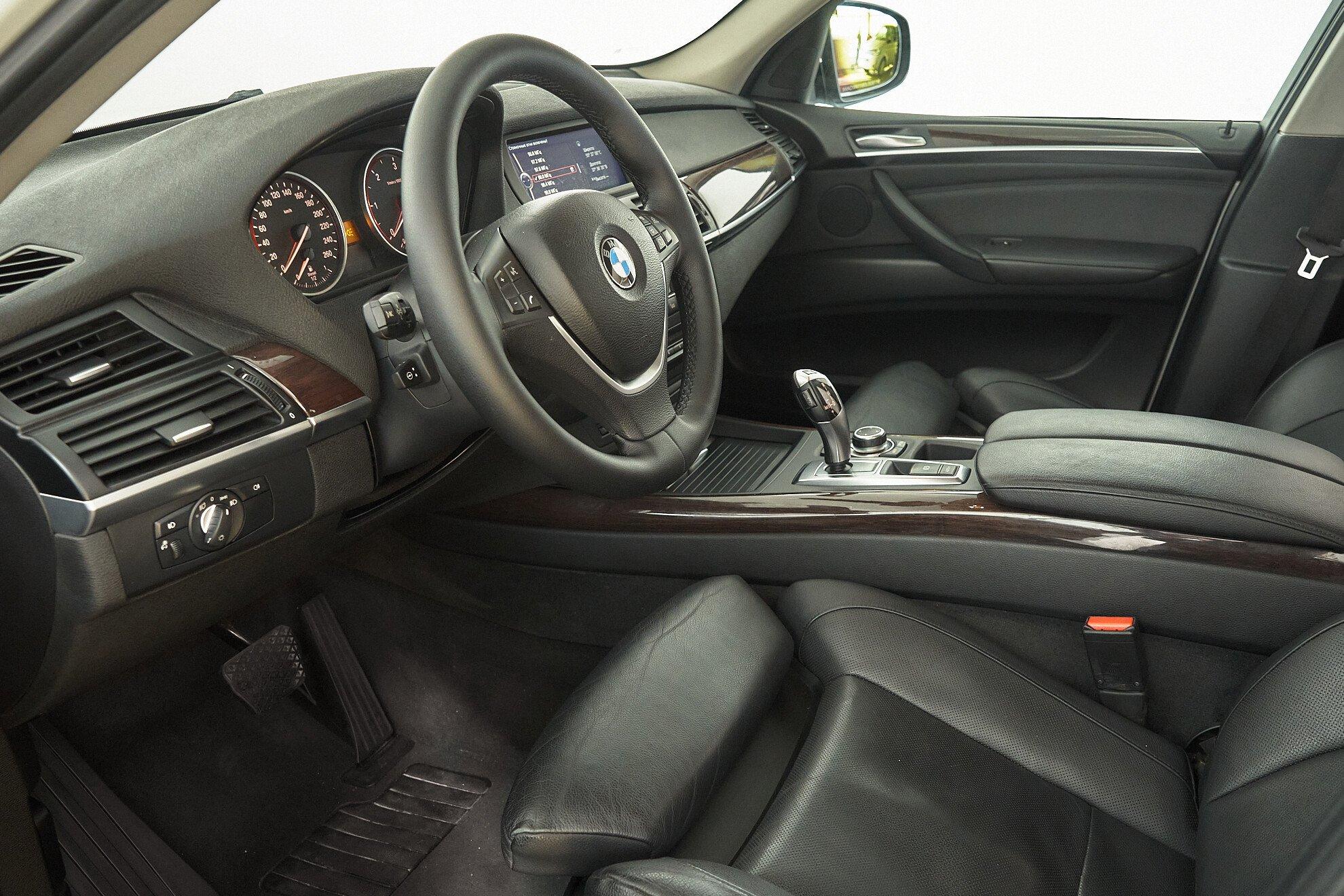 BMW X5 2011, белый