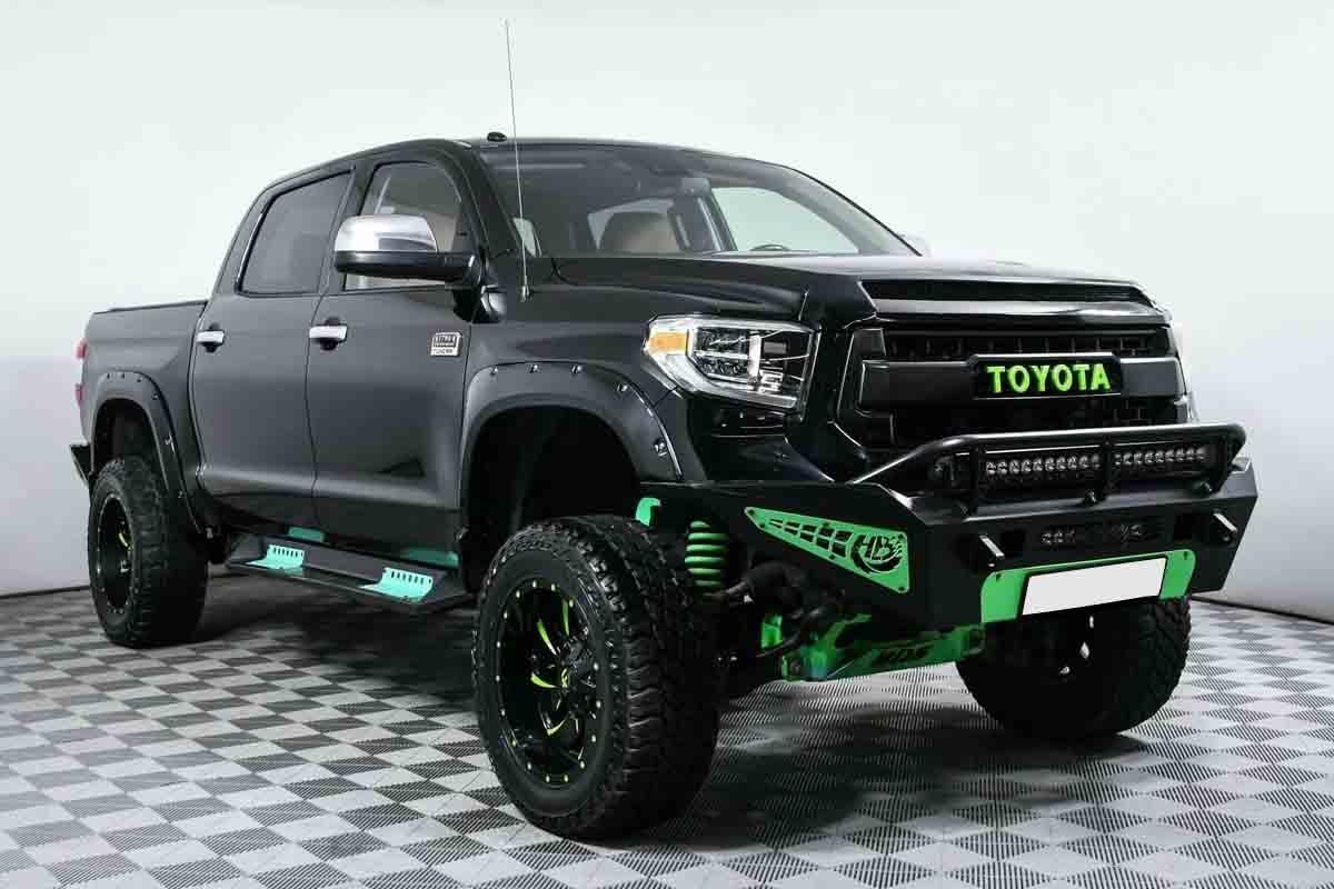Toyota Tundra 2021, черный
