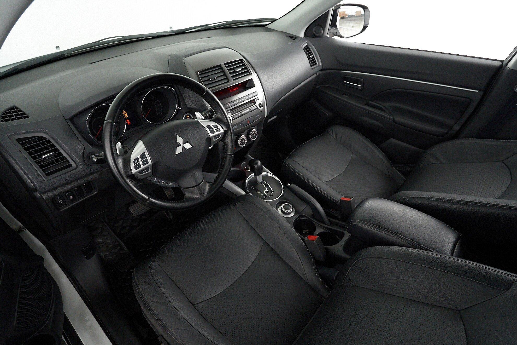 Mitsubishi ASX 2012, белый