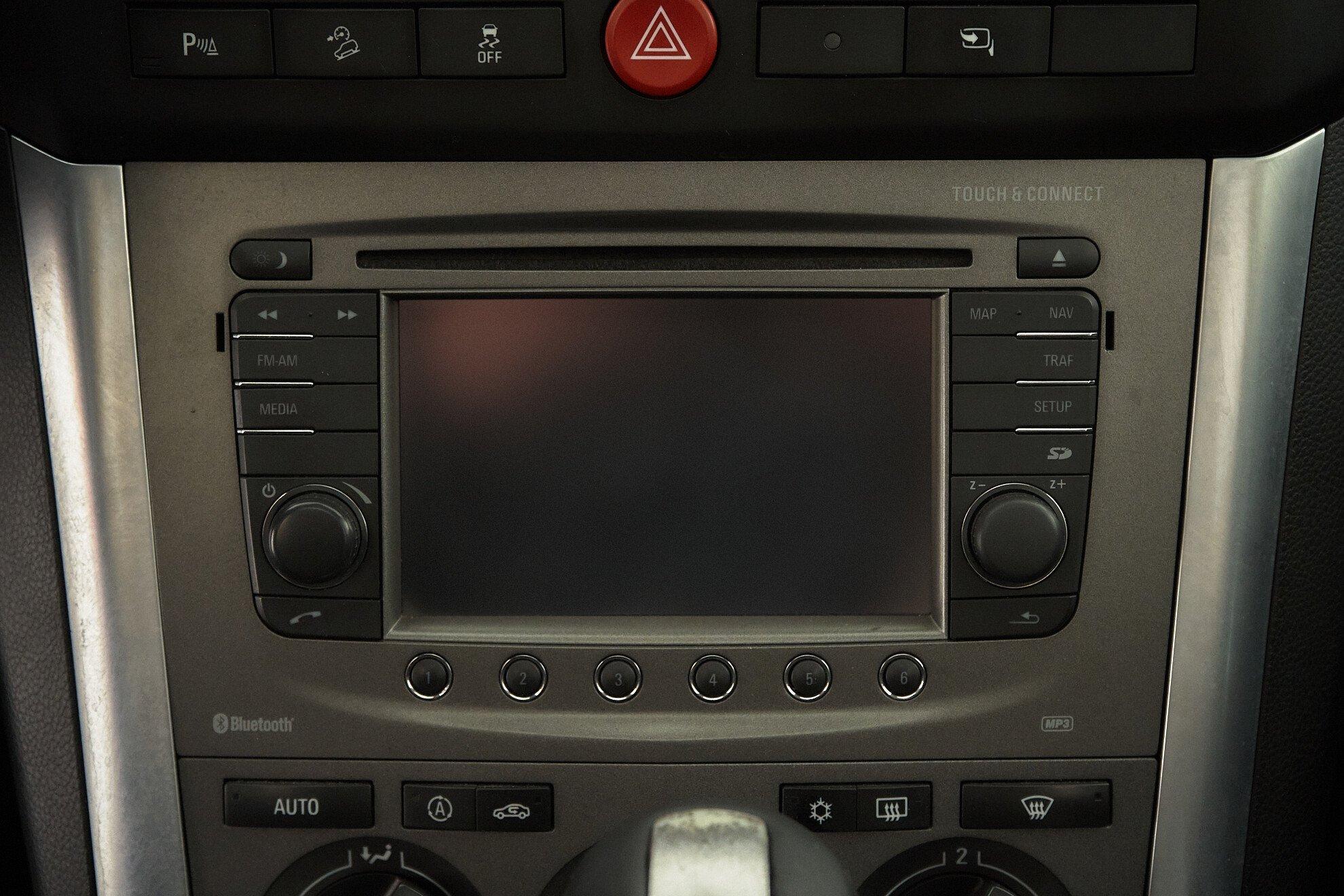 Opel Antara 2013, белый