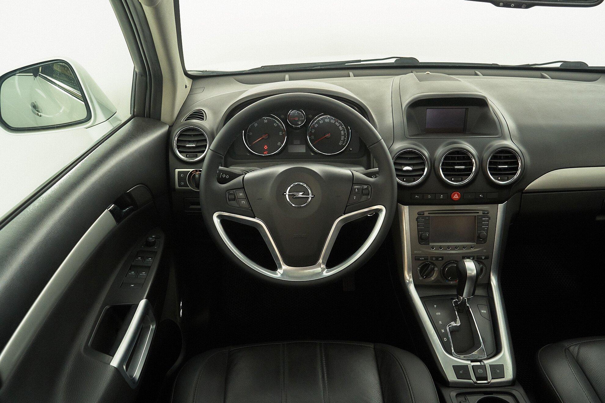 Opel Antara 2013, белый