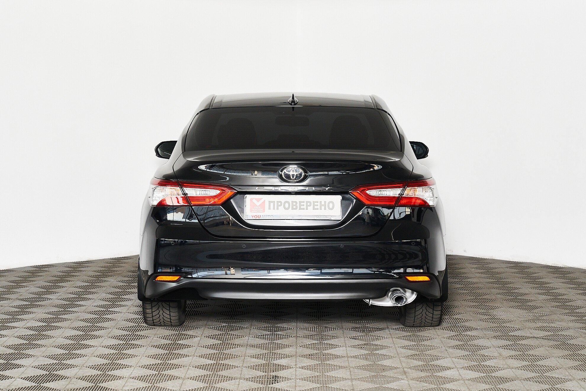Toyota Camry 2022, черный