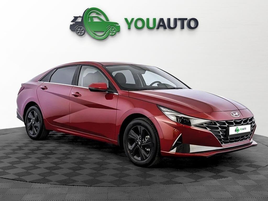 Hyundai Elantra 2022, красный