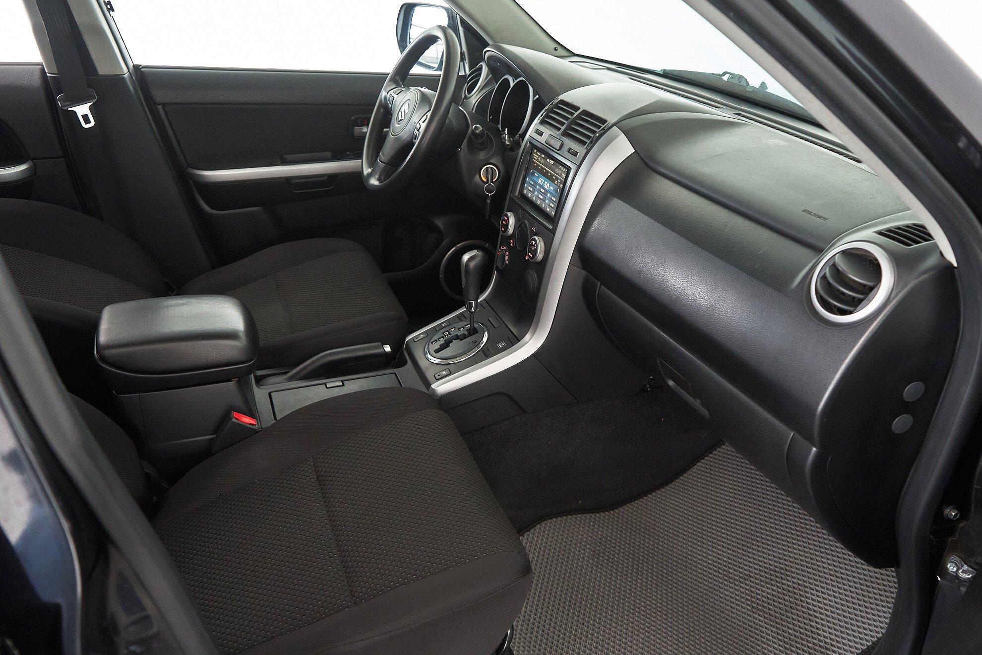 Suzuki Grand Vitara 2011, черный