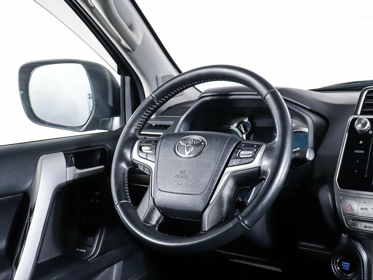 Toyota Land Cruiser Prado 2018, черный