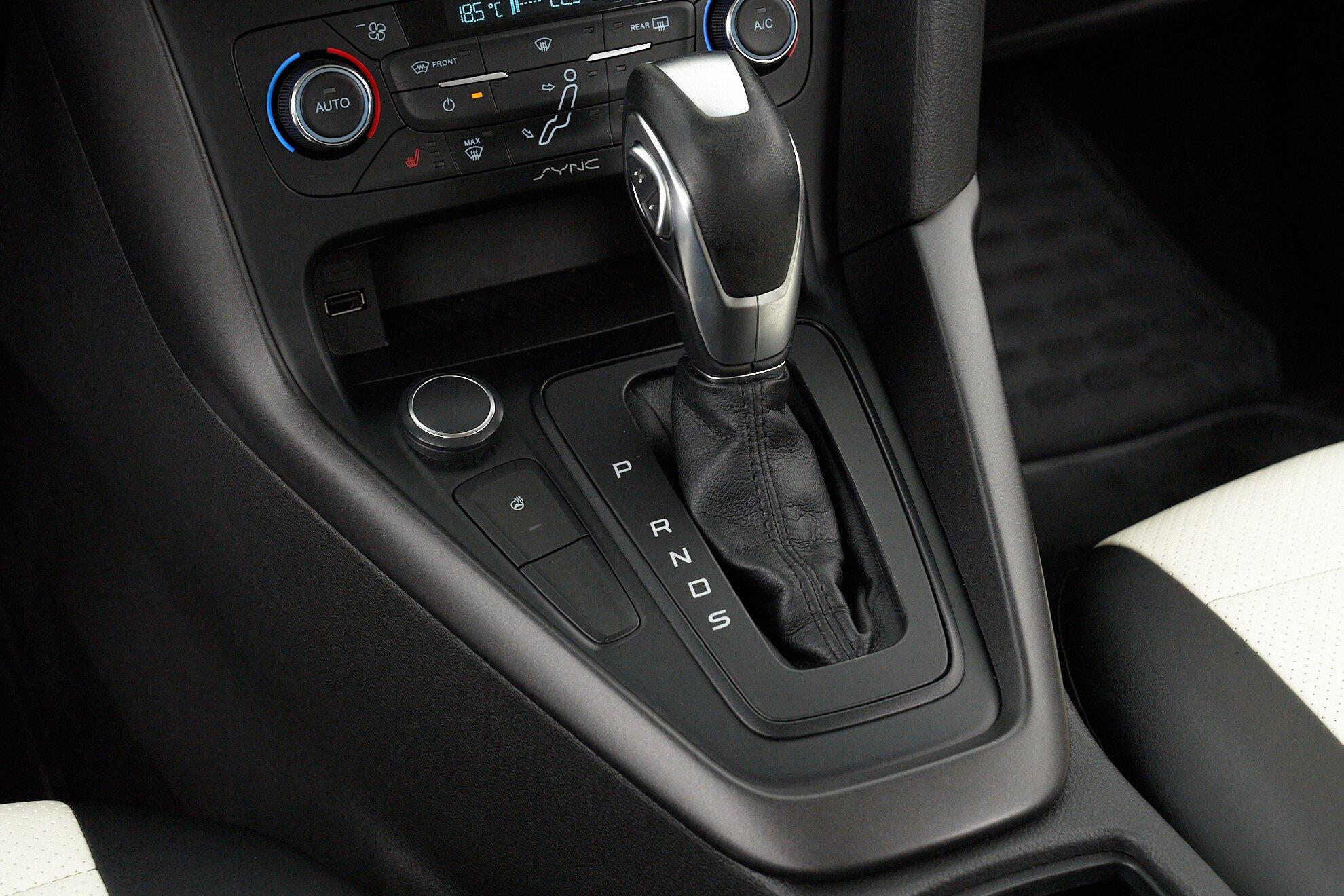 Ford Focus 2018, белый