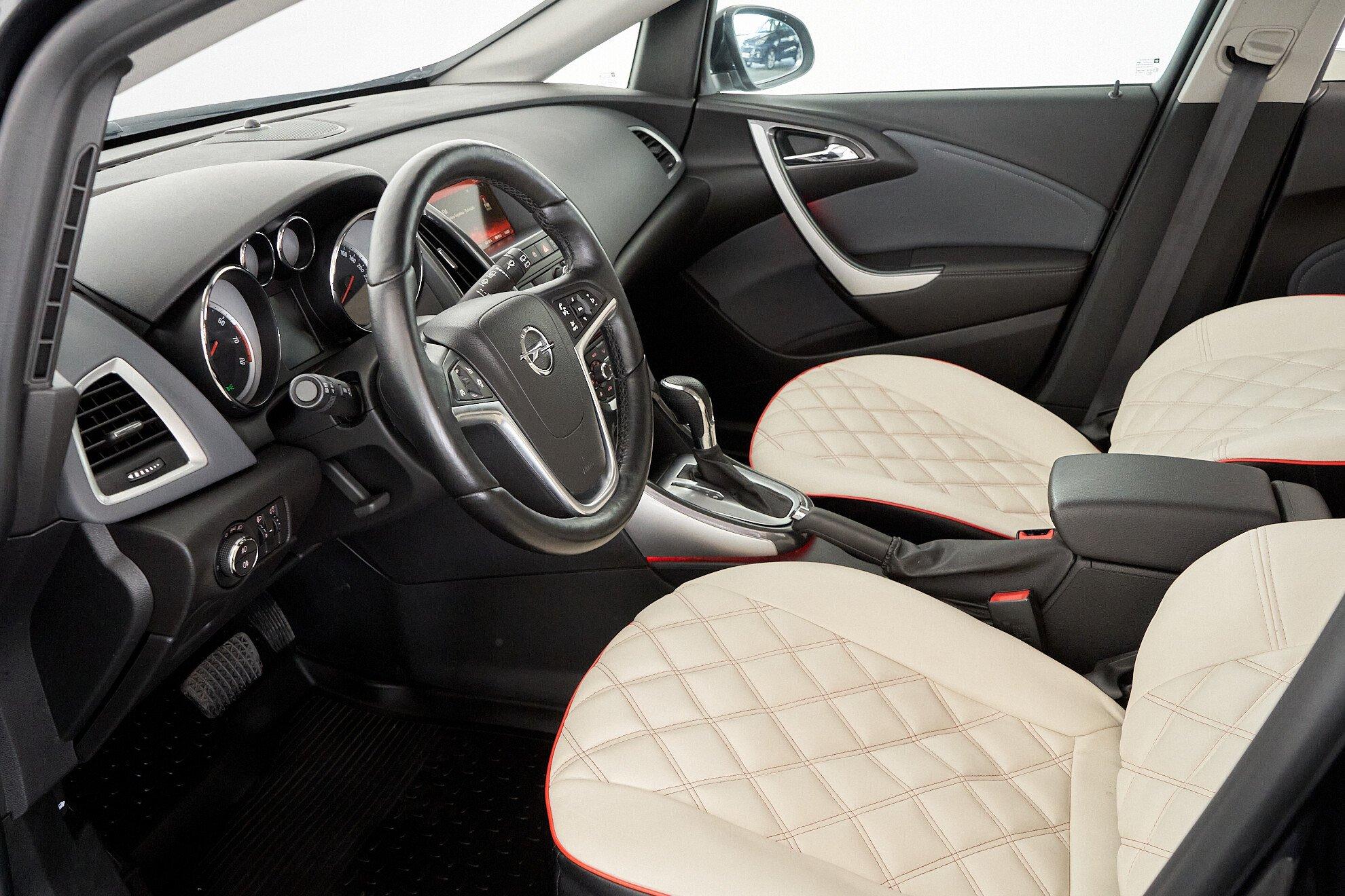 Opel Astra 2014, черный