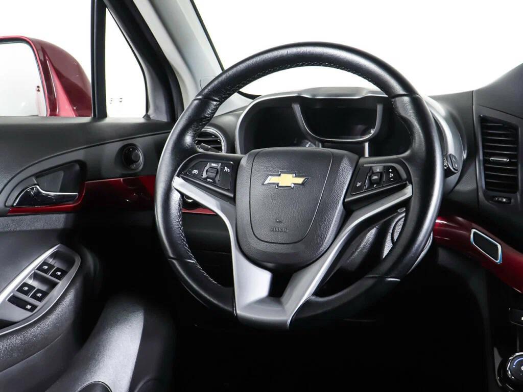 Chevrolet Orlando 2012, красный